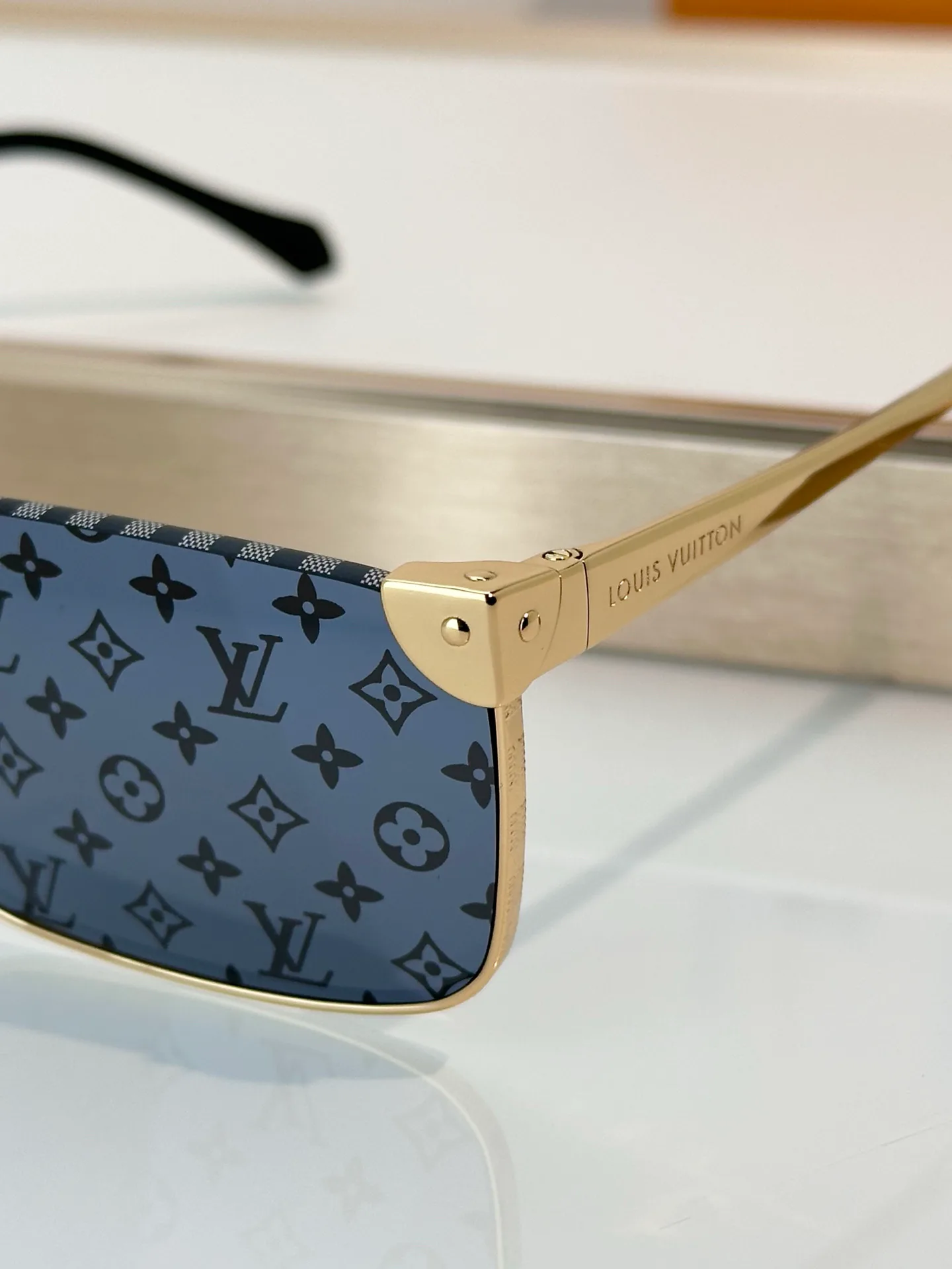 Очки Louis Vuitton 16942432