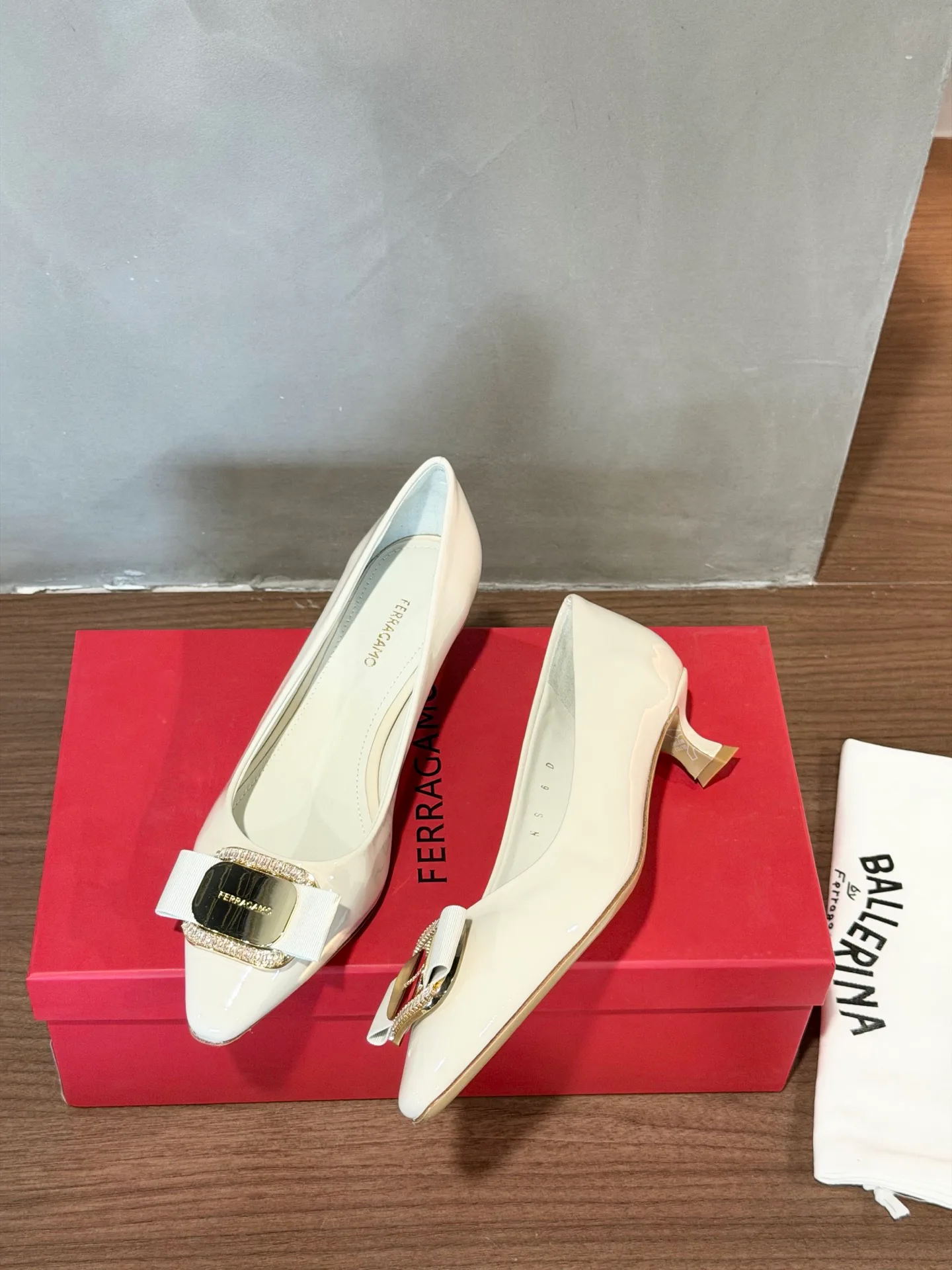 Туфли Женские Salvatore Ferragamo 11675397