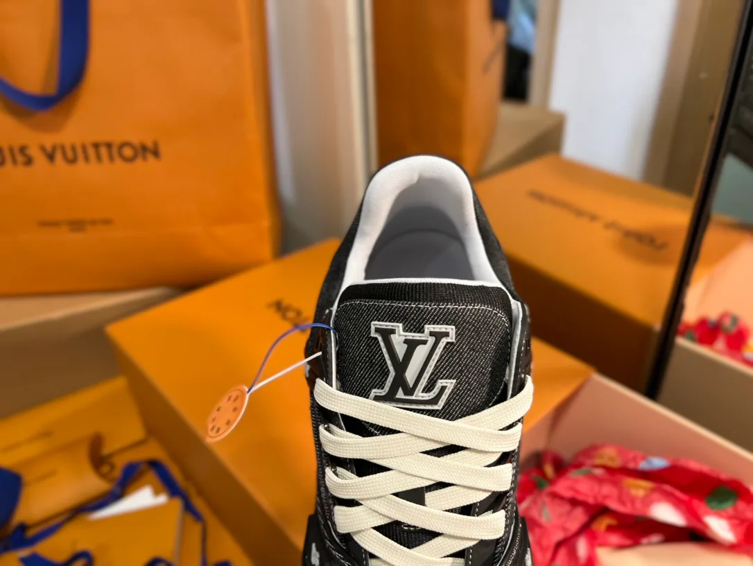 Кроссовки Женские Louis Vuitton 1880931