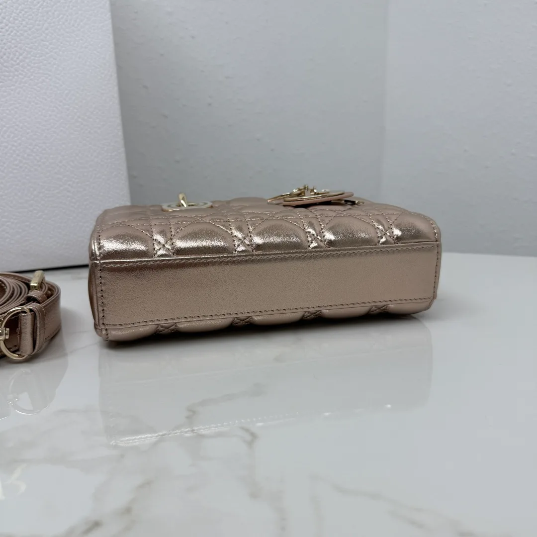 Классические Сумки Женские Christian Dior 18116366