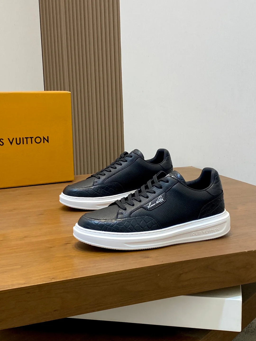 Кроссовки Мужские Louis Vuitton 18555434