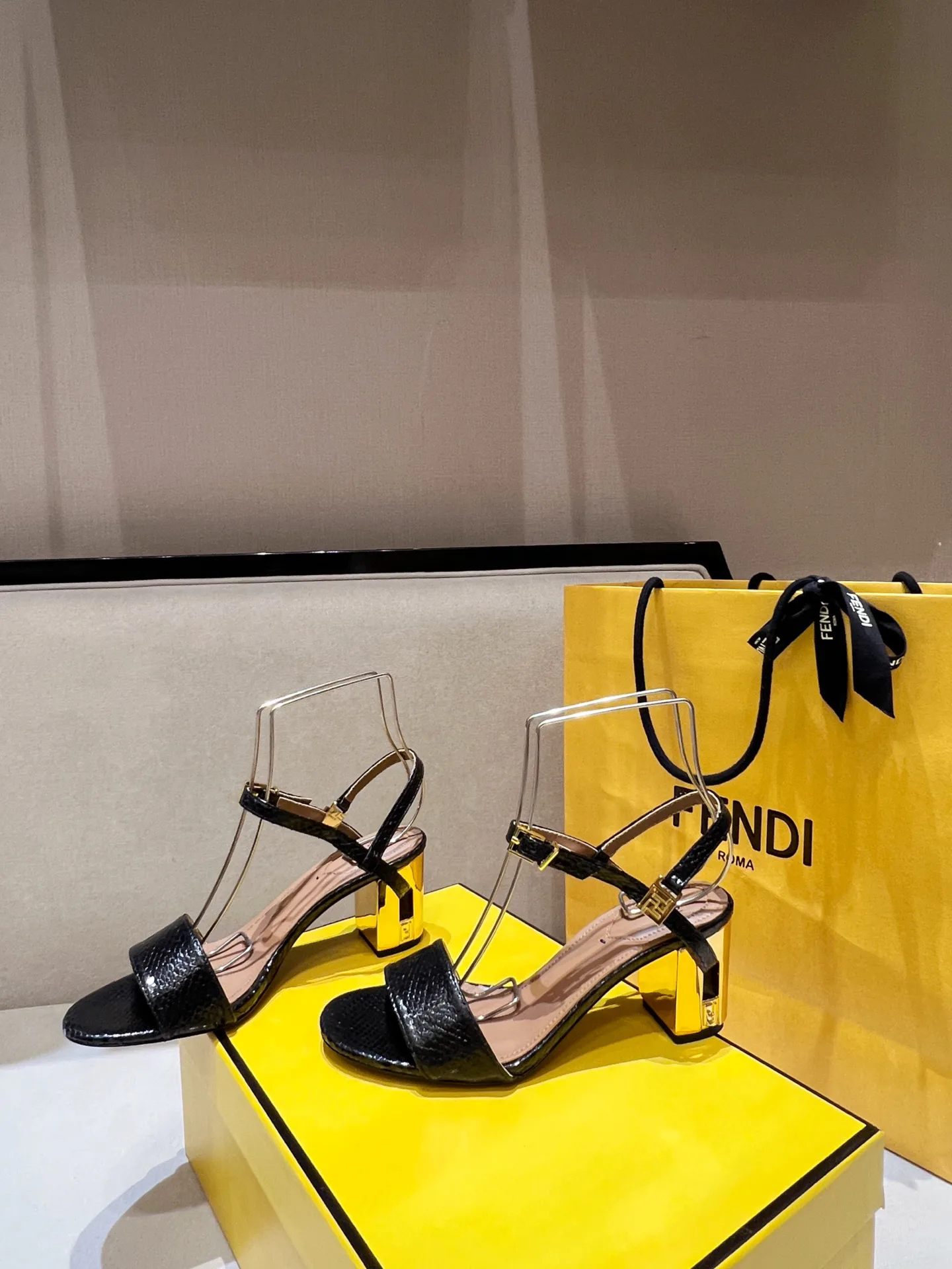 Босоножки Женские Fendi 9288982