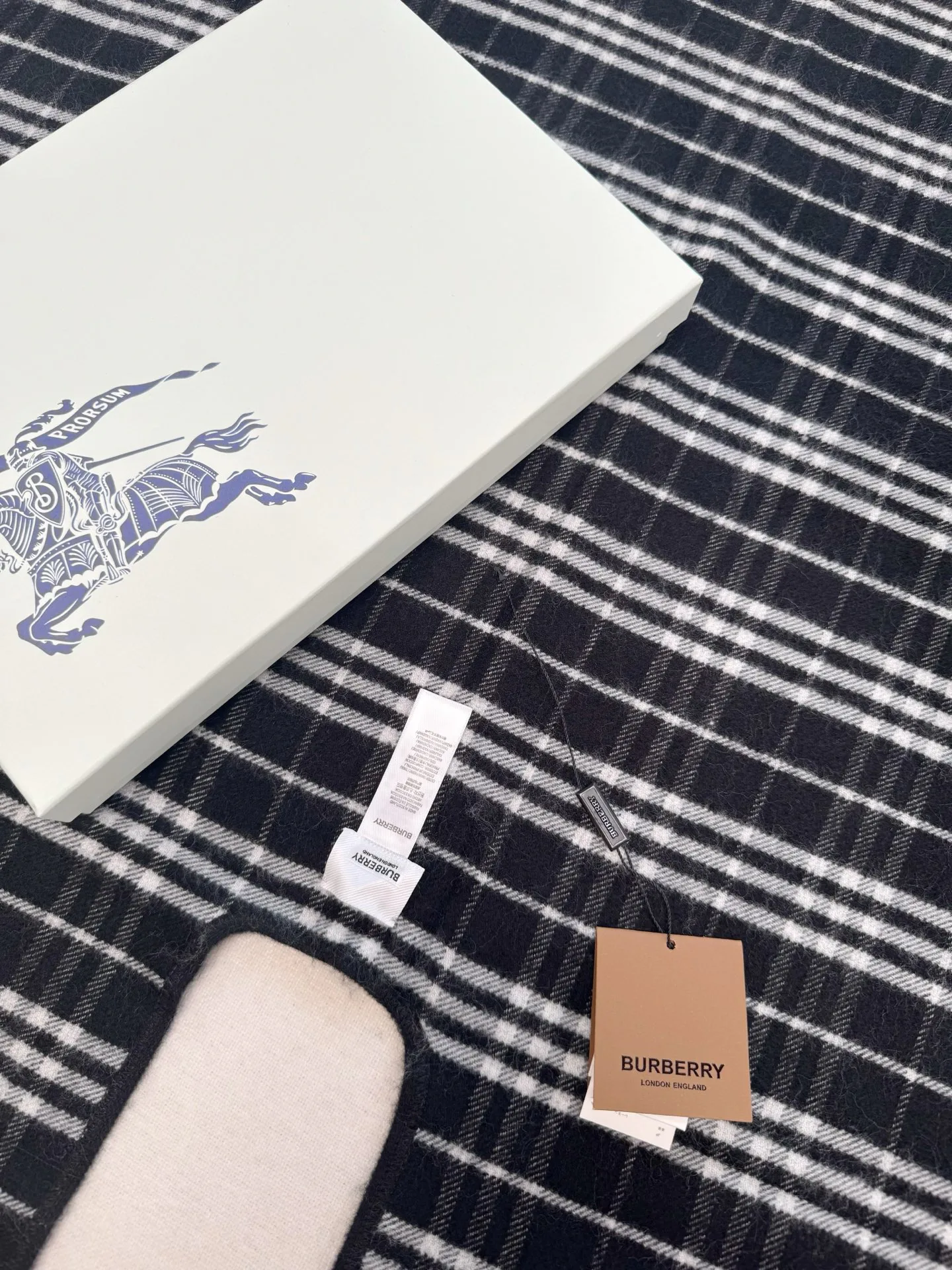 Шарфы Burberry 562883