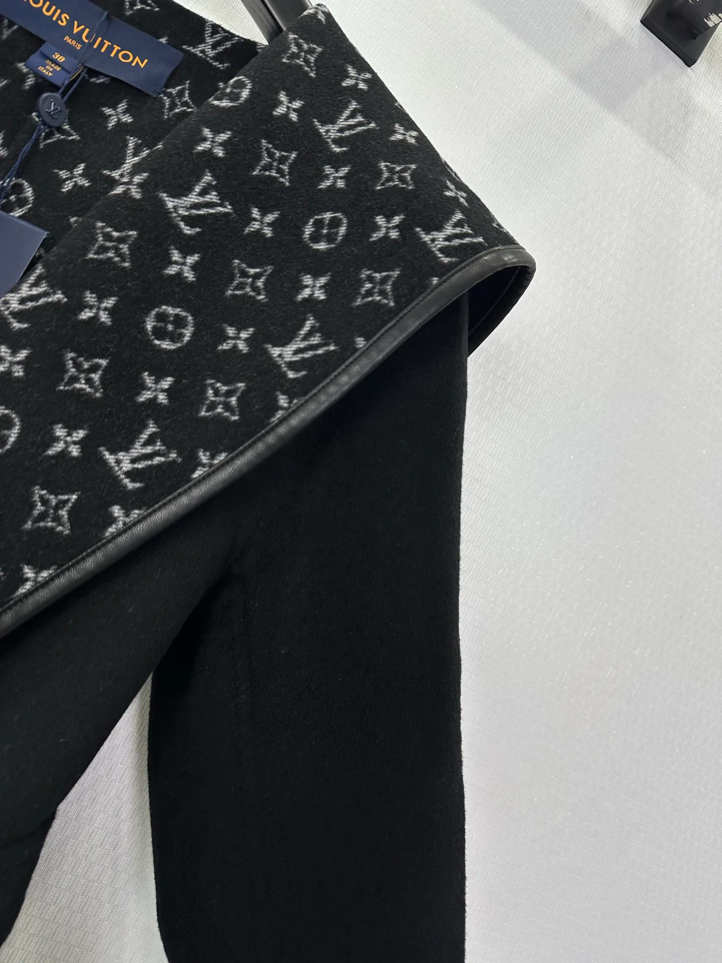 Пальто Женские Louis Vuitton 18903261