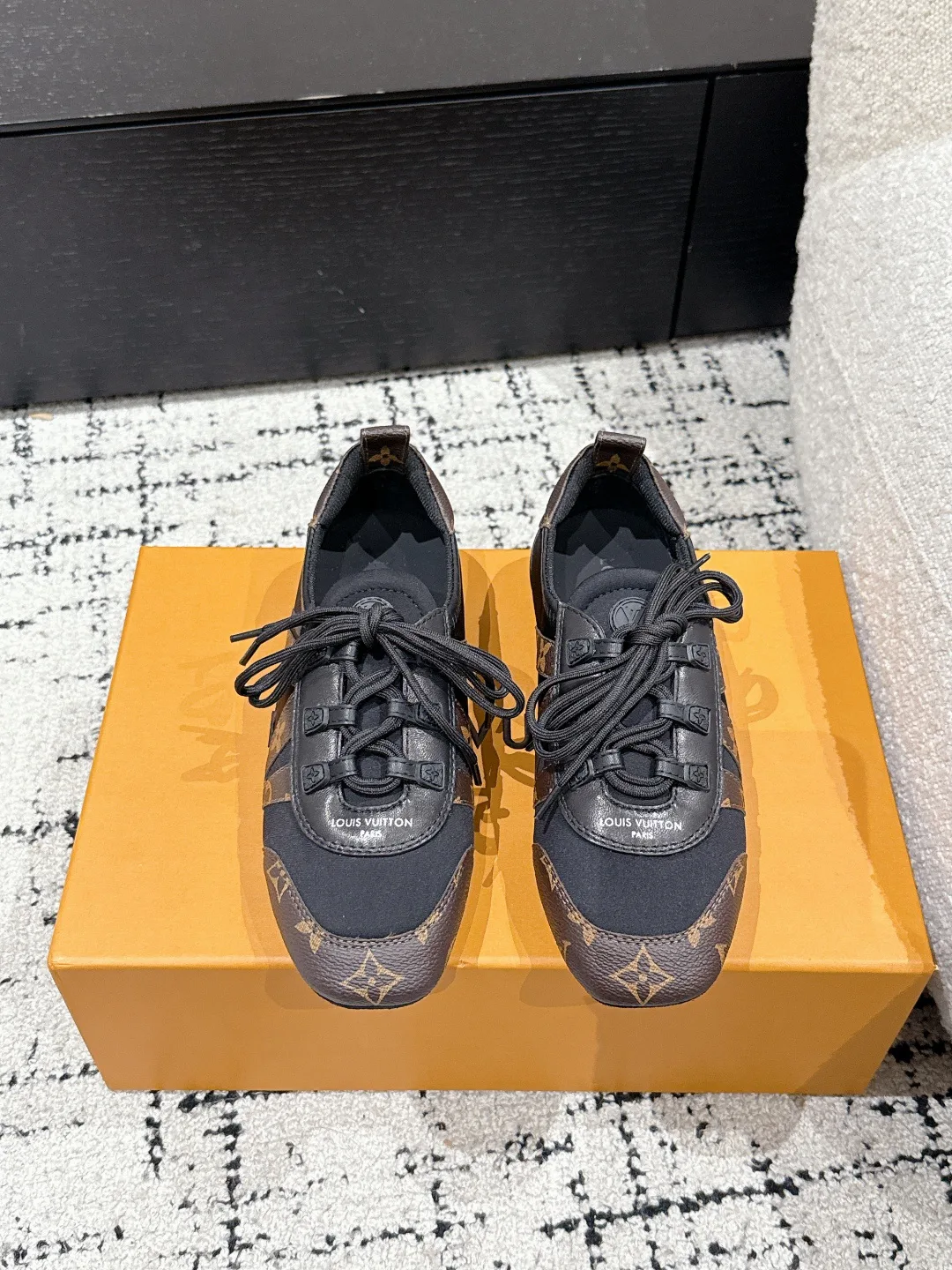 Кроссовки Женские Louis Vuitton 18409748