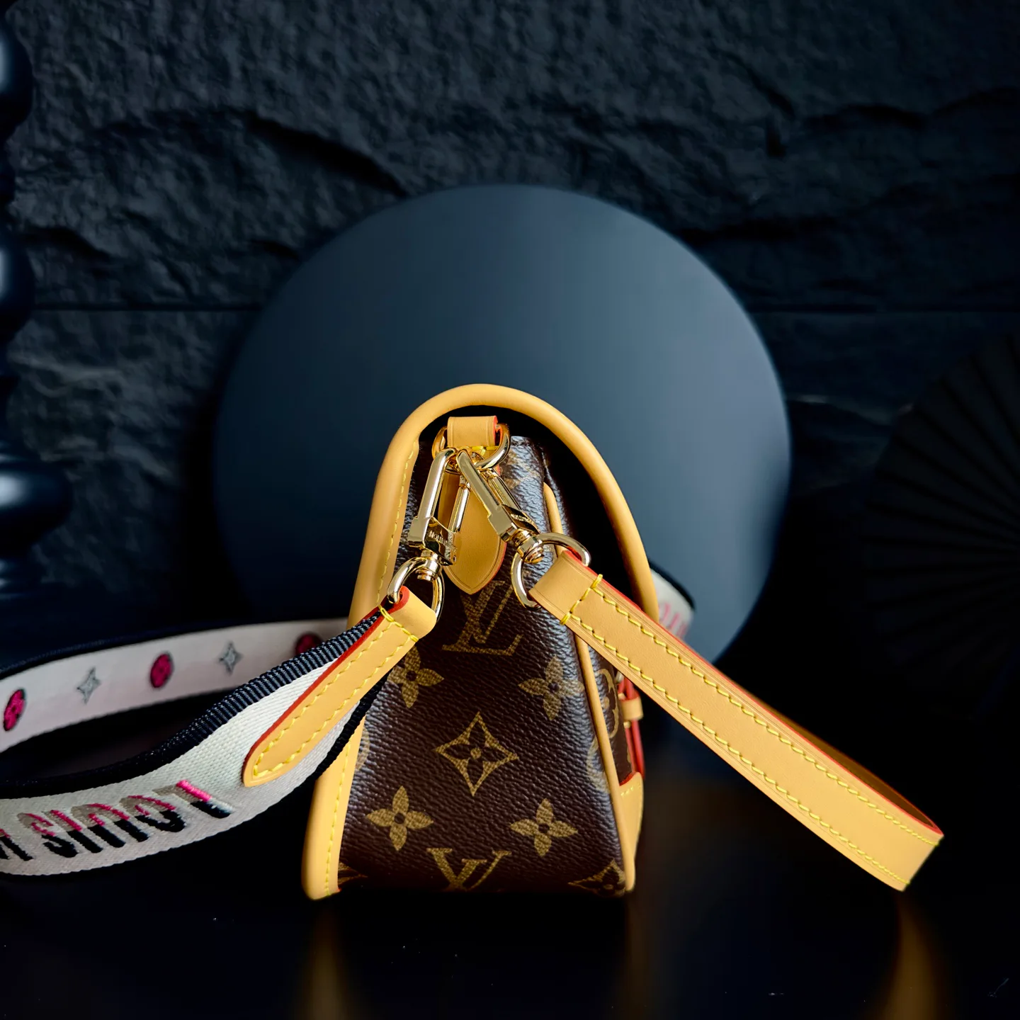 Классические Сумки Женские Louis Vuitton 11508439