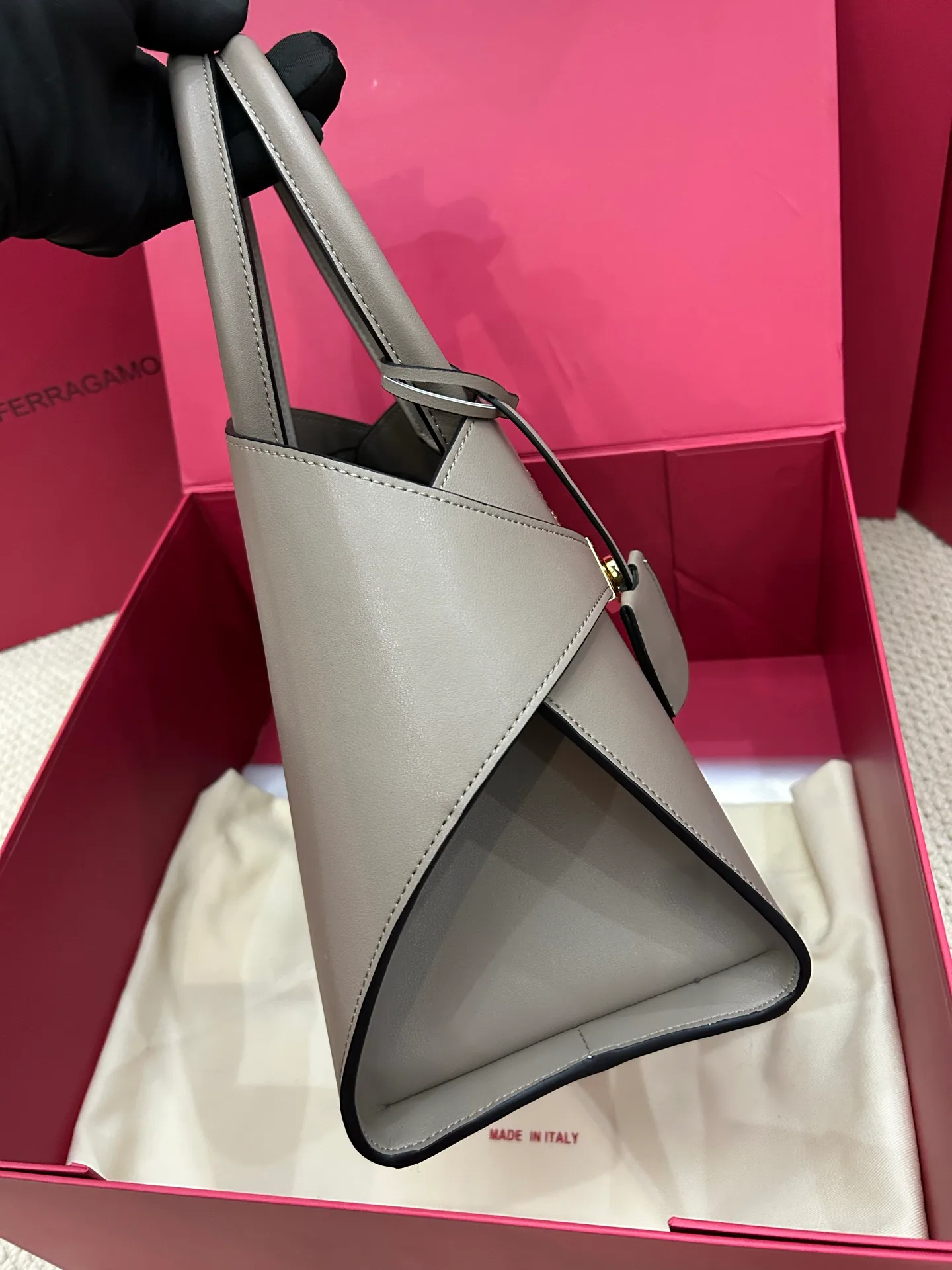 Классические Сумки Женские Salvatore Ferragamo 1401948