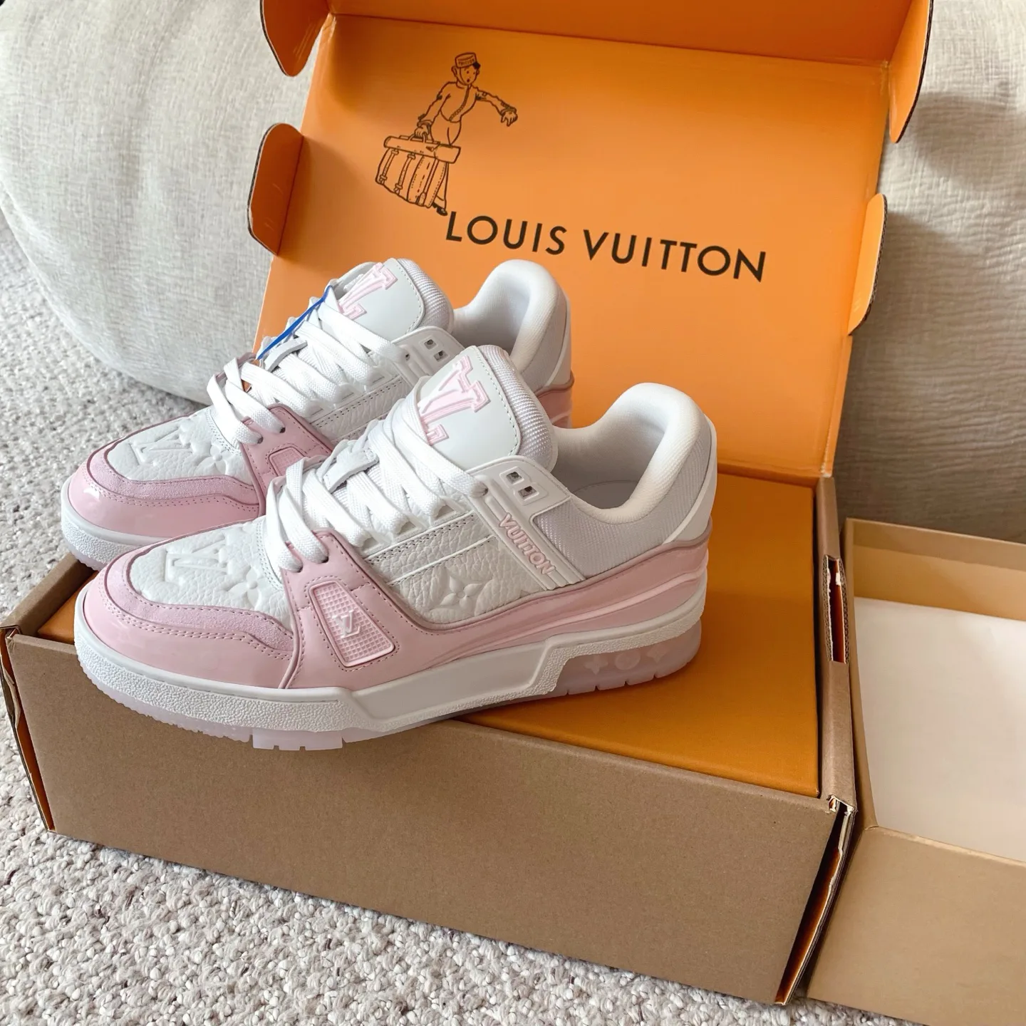 Кроссовки Женские Louis Vuitton 18375815