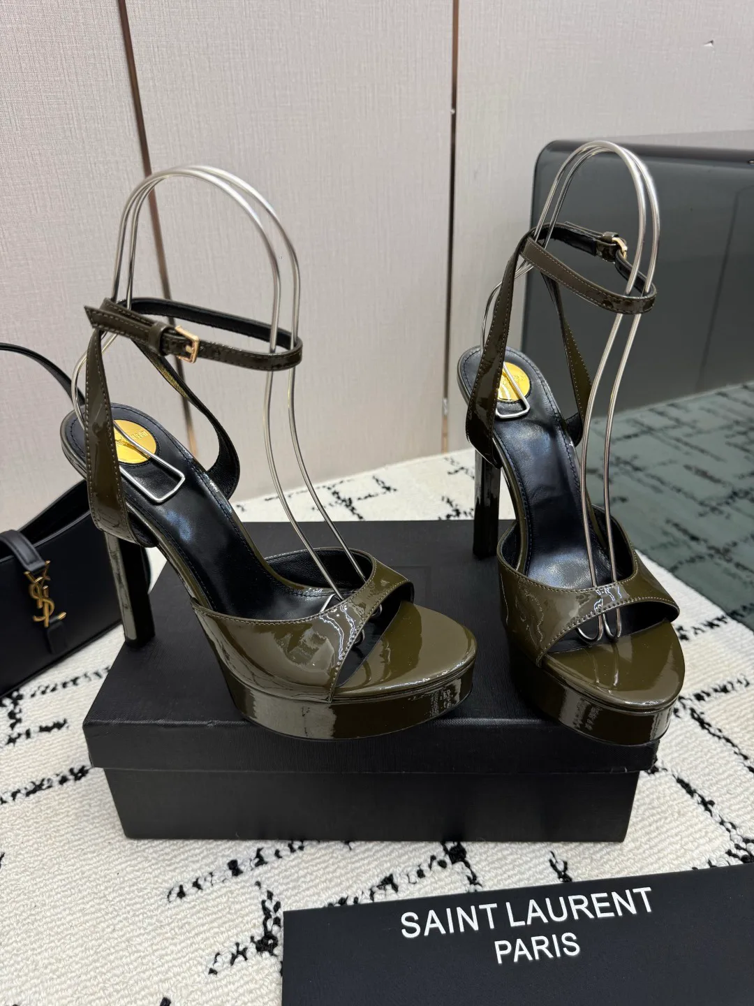 Босоножки Женские Saint Laurent 18049021