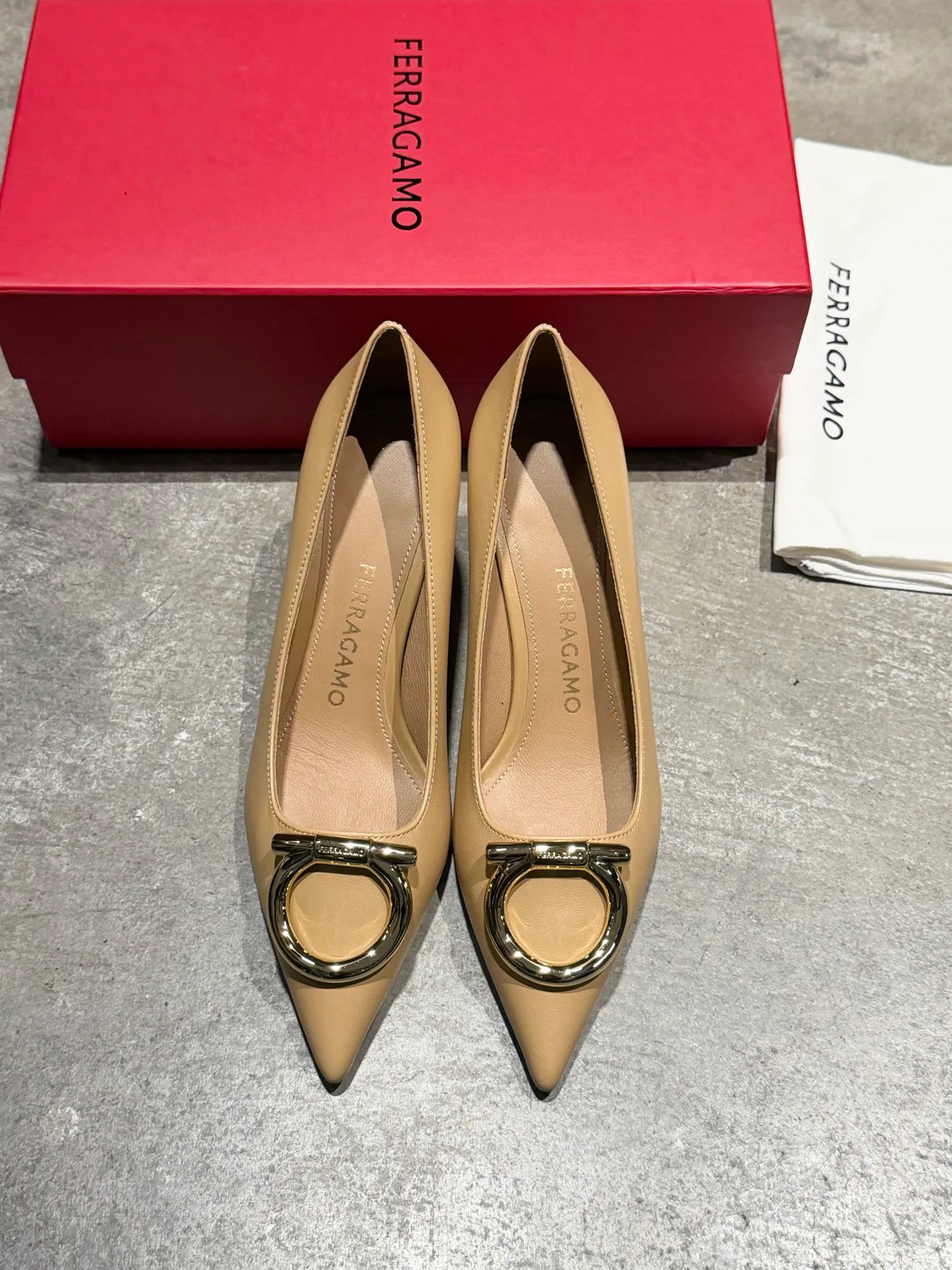 Туфли Женские Salvatore Ferragamo 17897968