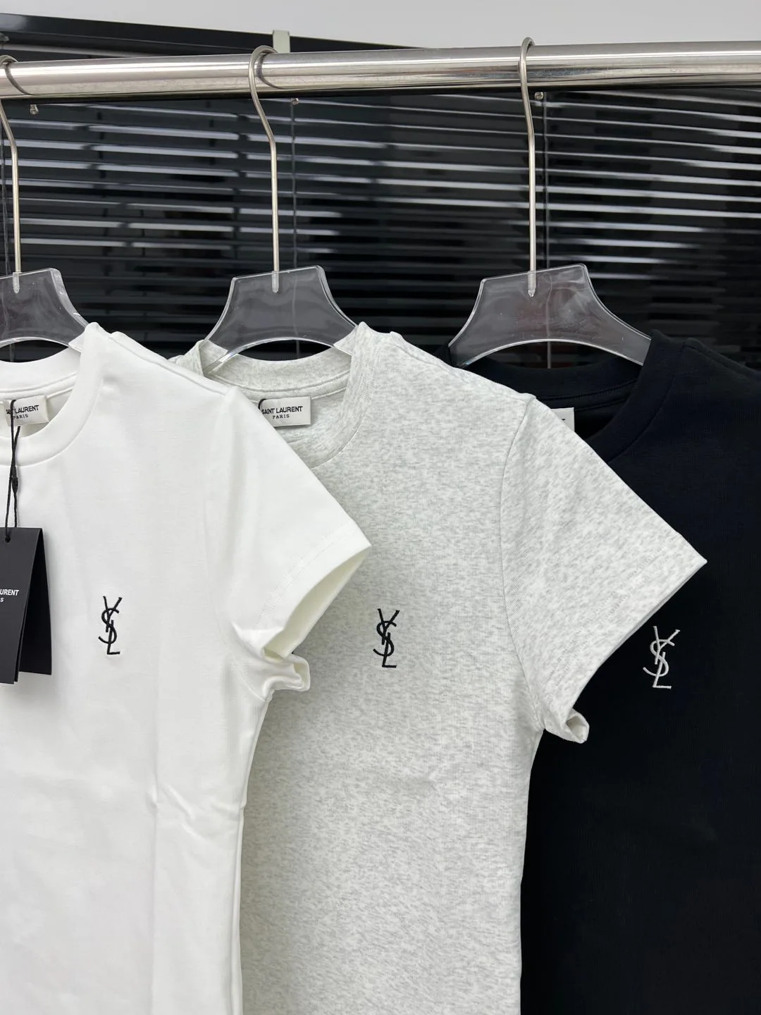 Футболки Женские Saint Laurent 19969592