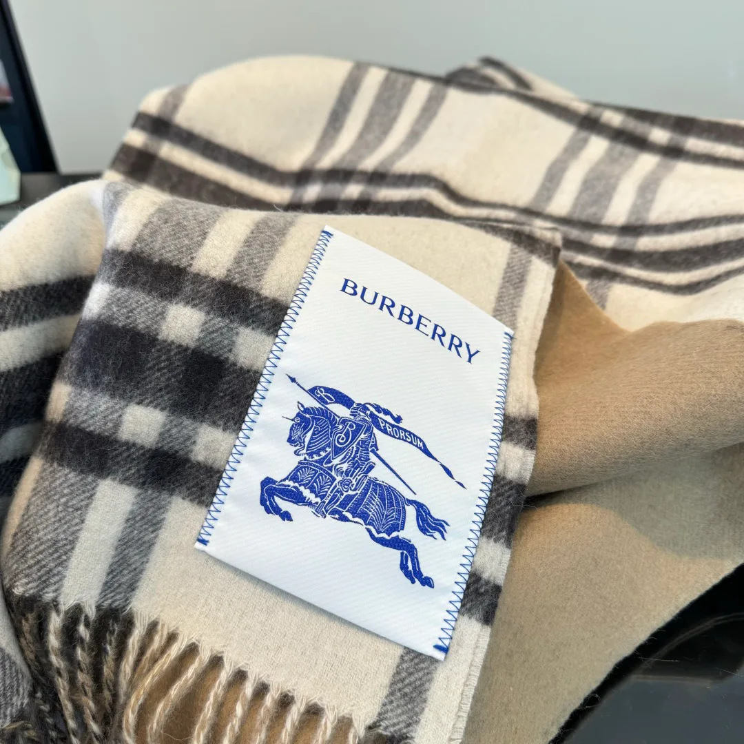 Шарфы Burberry 18627289