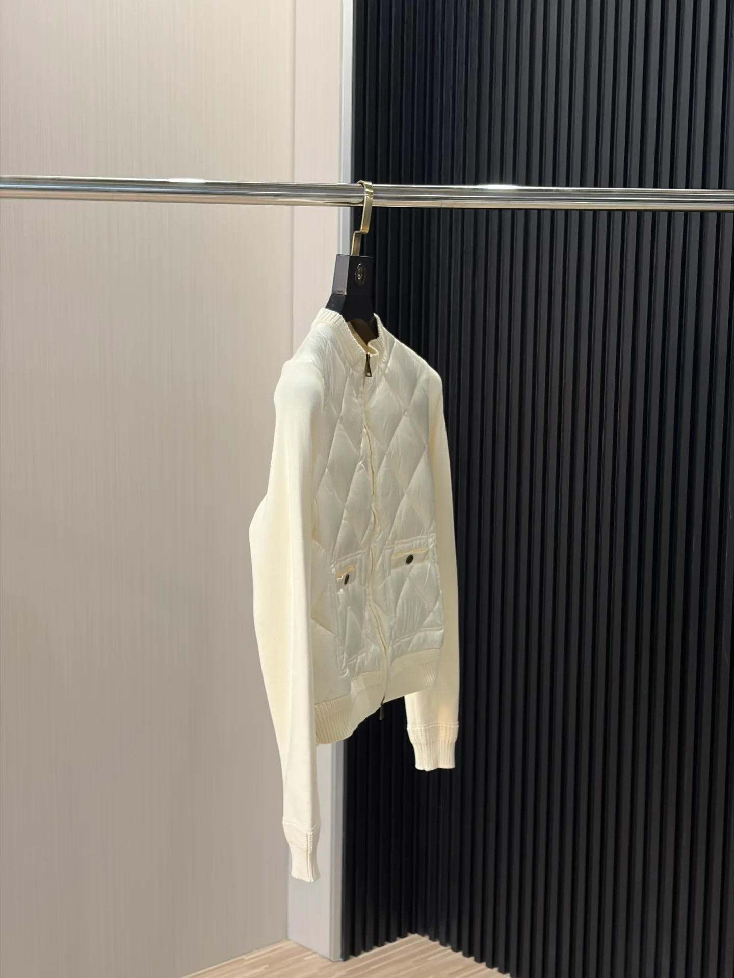 Куртки И Пуховики Мужские Moncler 18231144