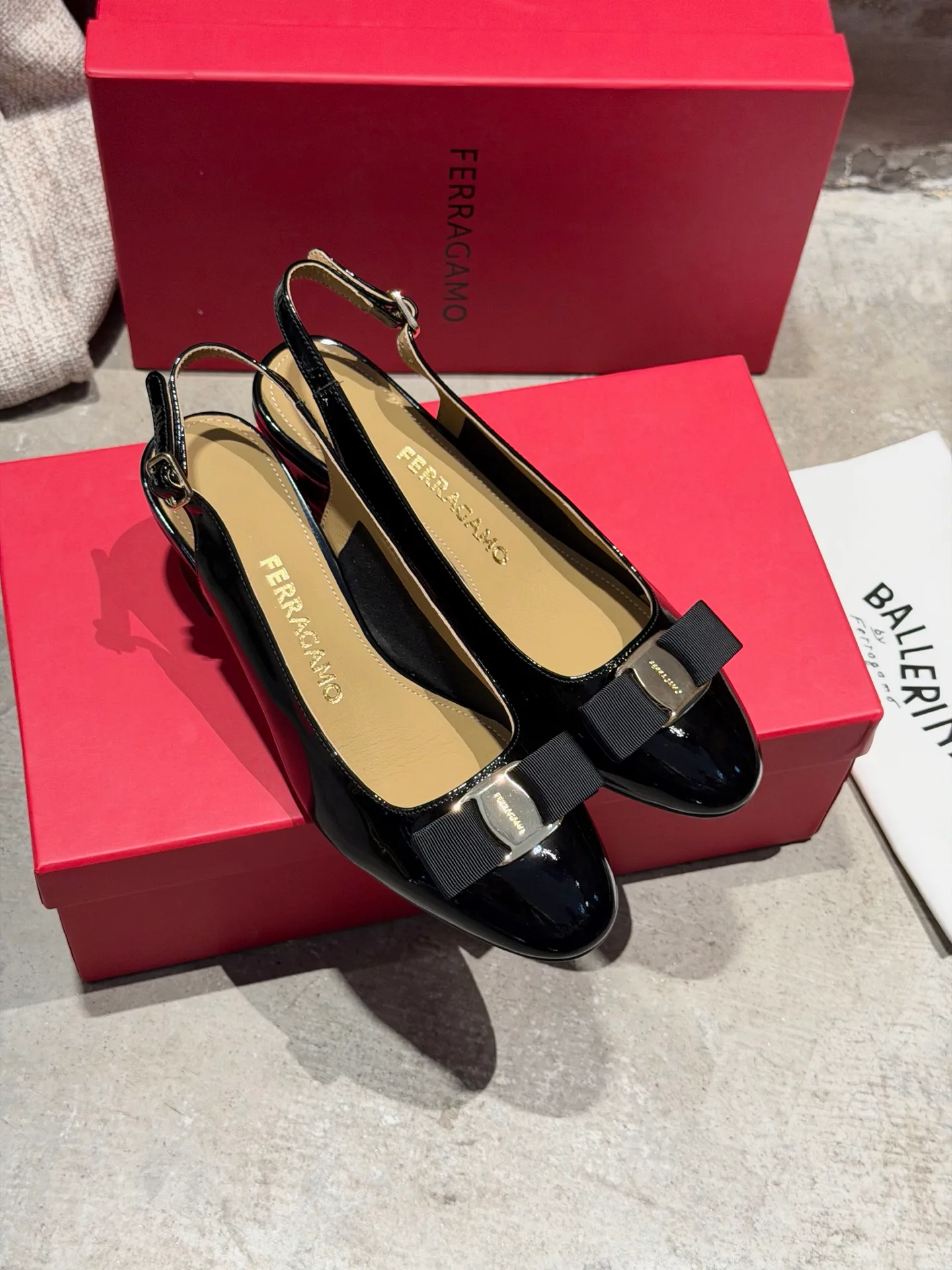Туфли Женские Salvatore Ferragamo 17642596