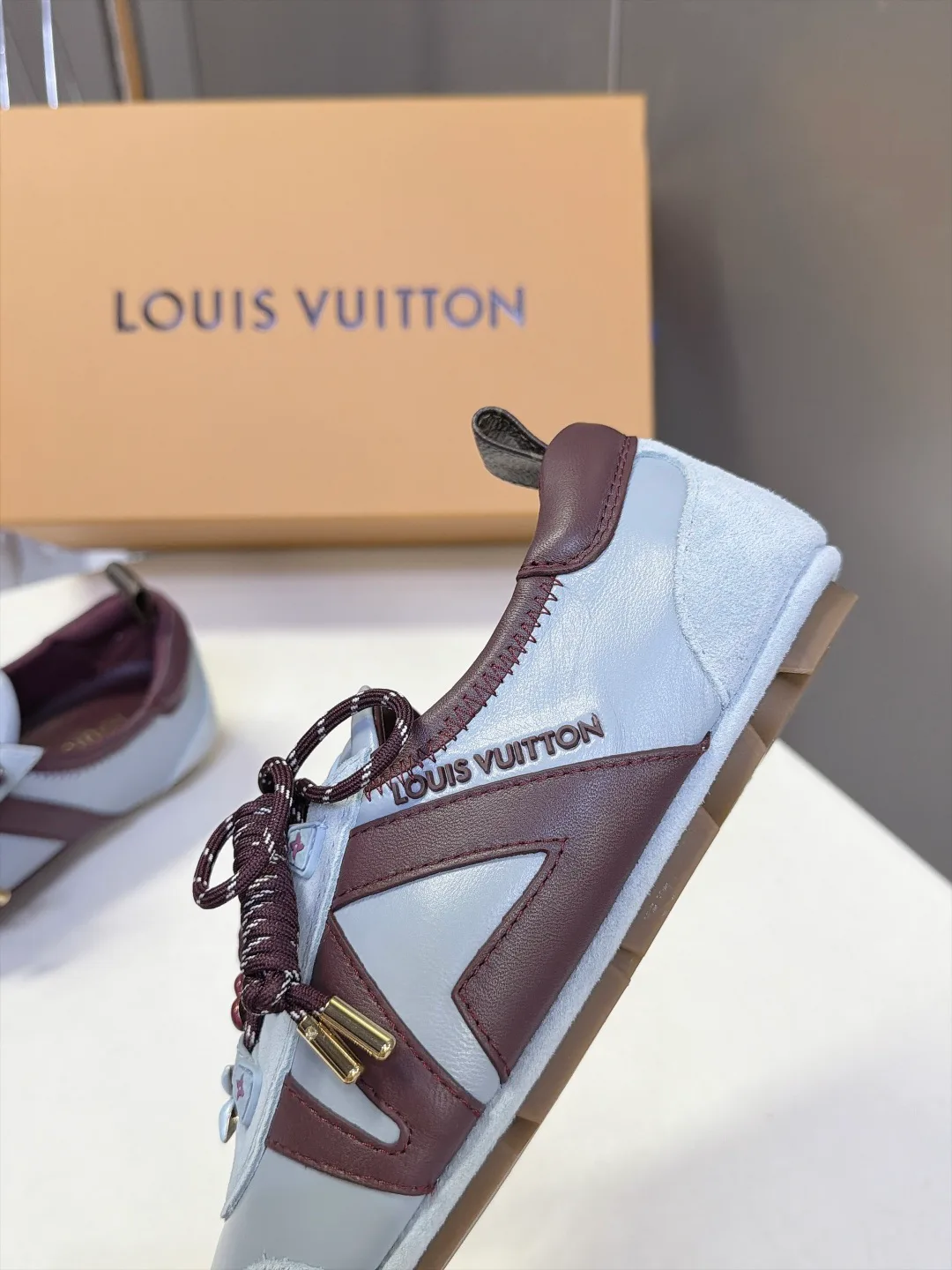 Кроссовки Женские Louis Vuitton 18005457