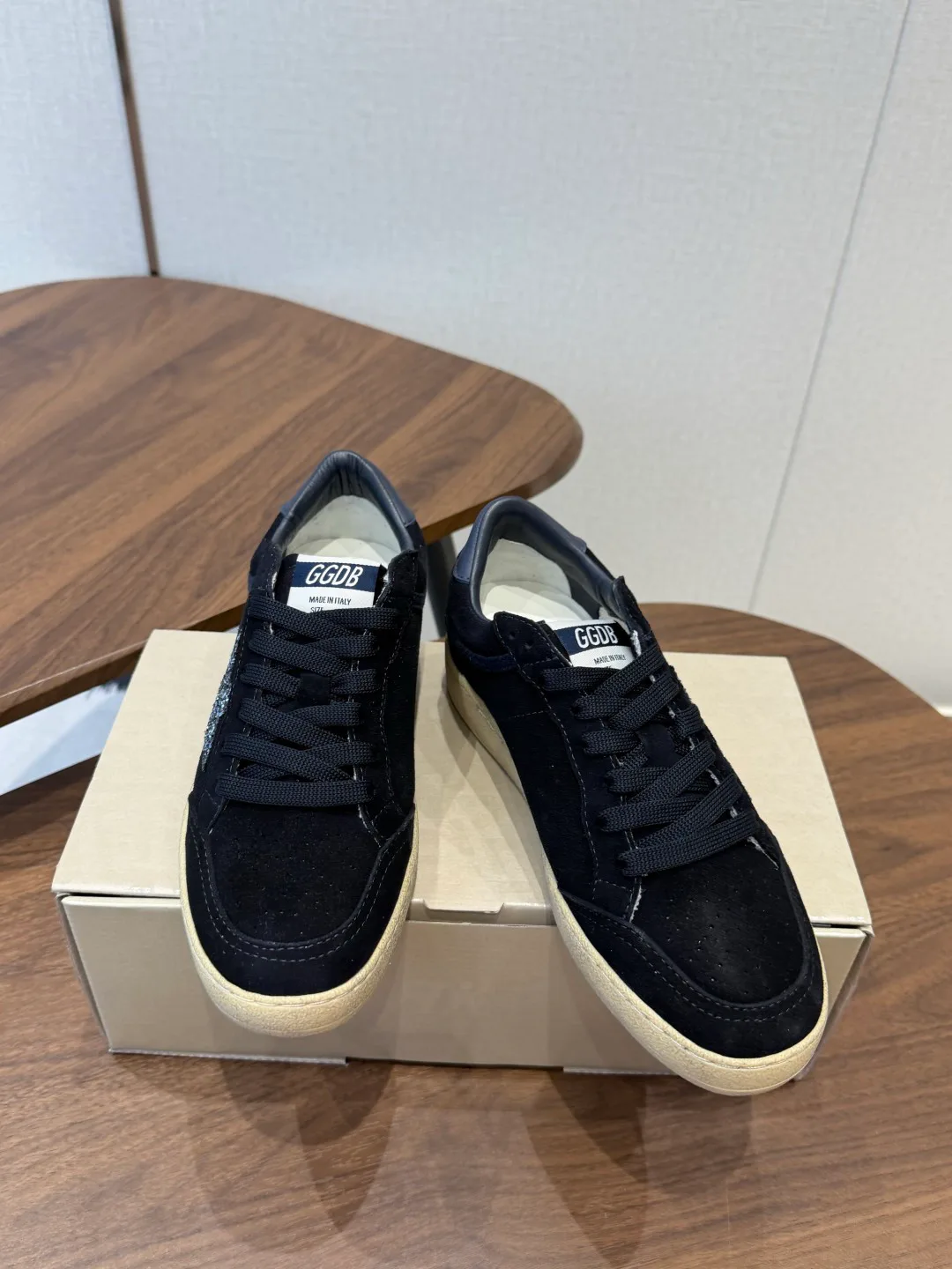 Кроссовки Женские Golden Goose 18357247