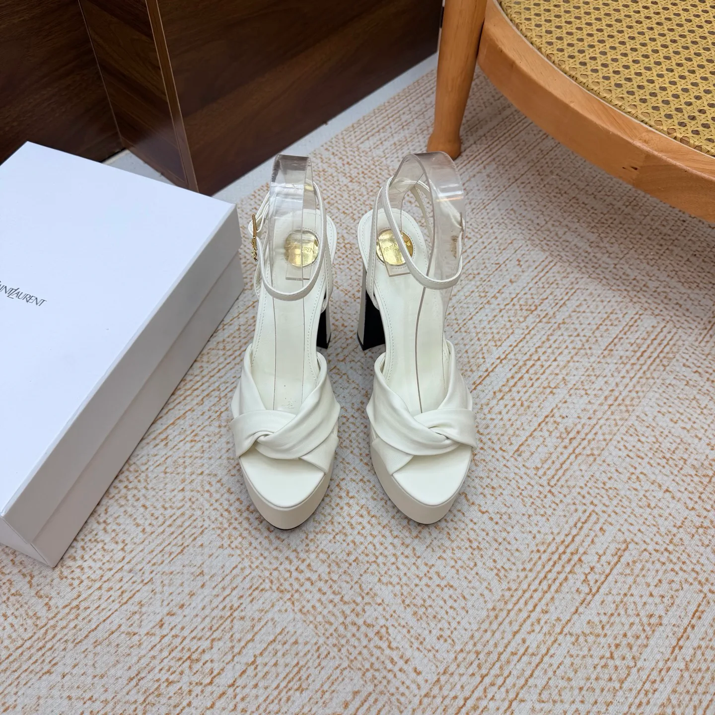 Босоножки Женские Saint Laurent 18104669