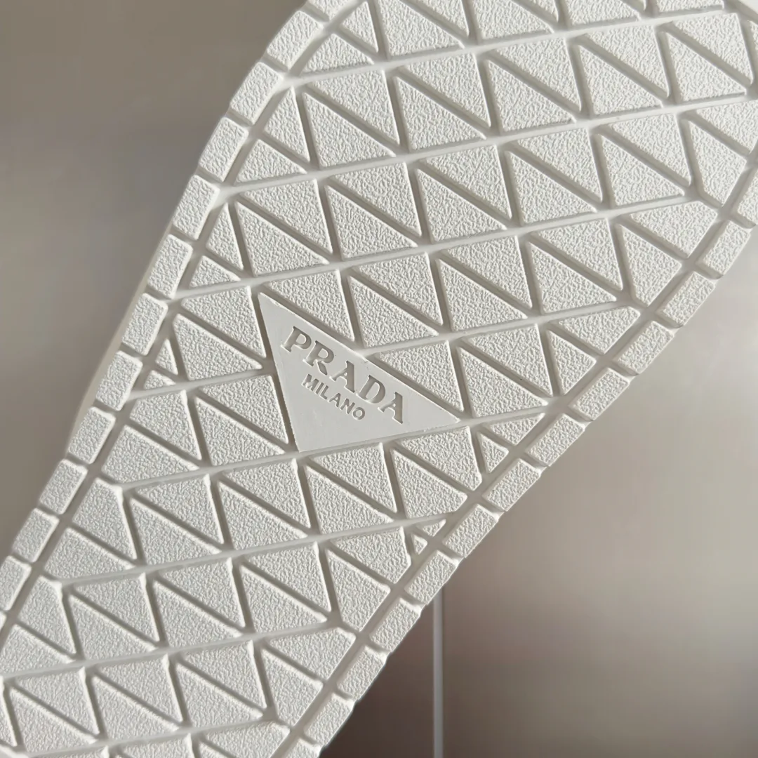 Шлепанцы Женские Prada 26308