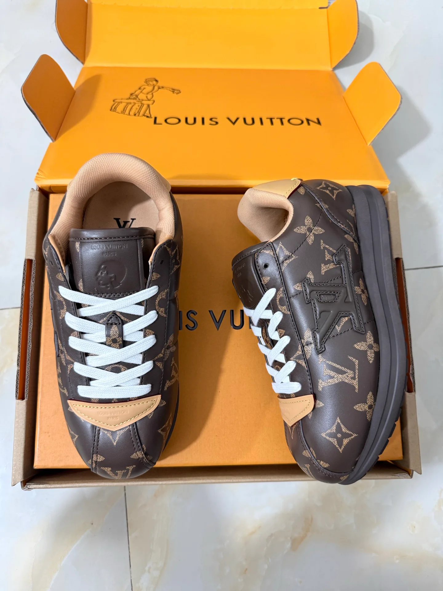 Кроссовки Женские Louis Vuitton 11437874