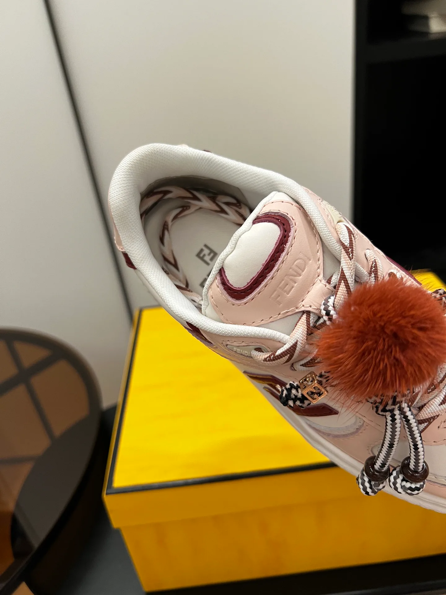 Кроссовки Женские Fendi 515271