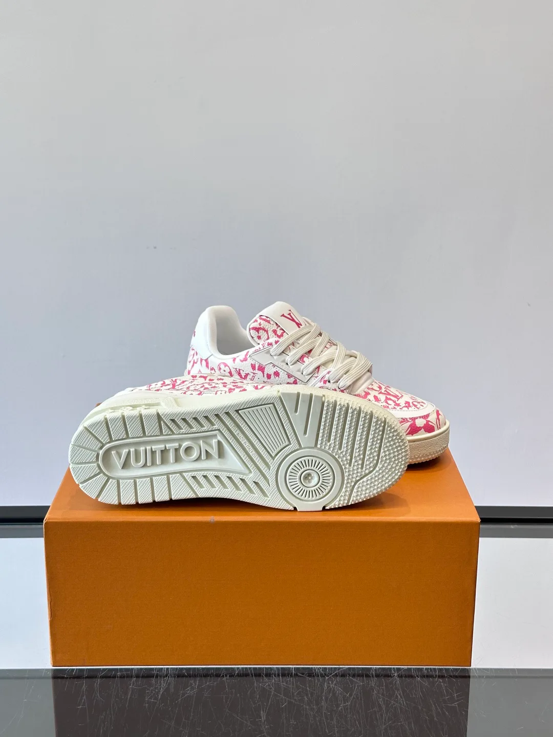 Кроссовки Женские Louis Vuitton 11506760
