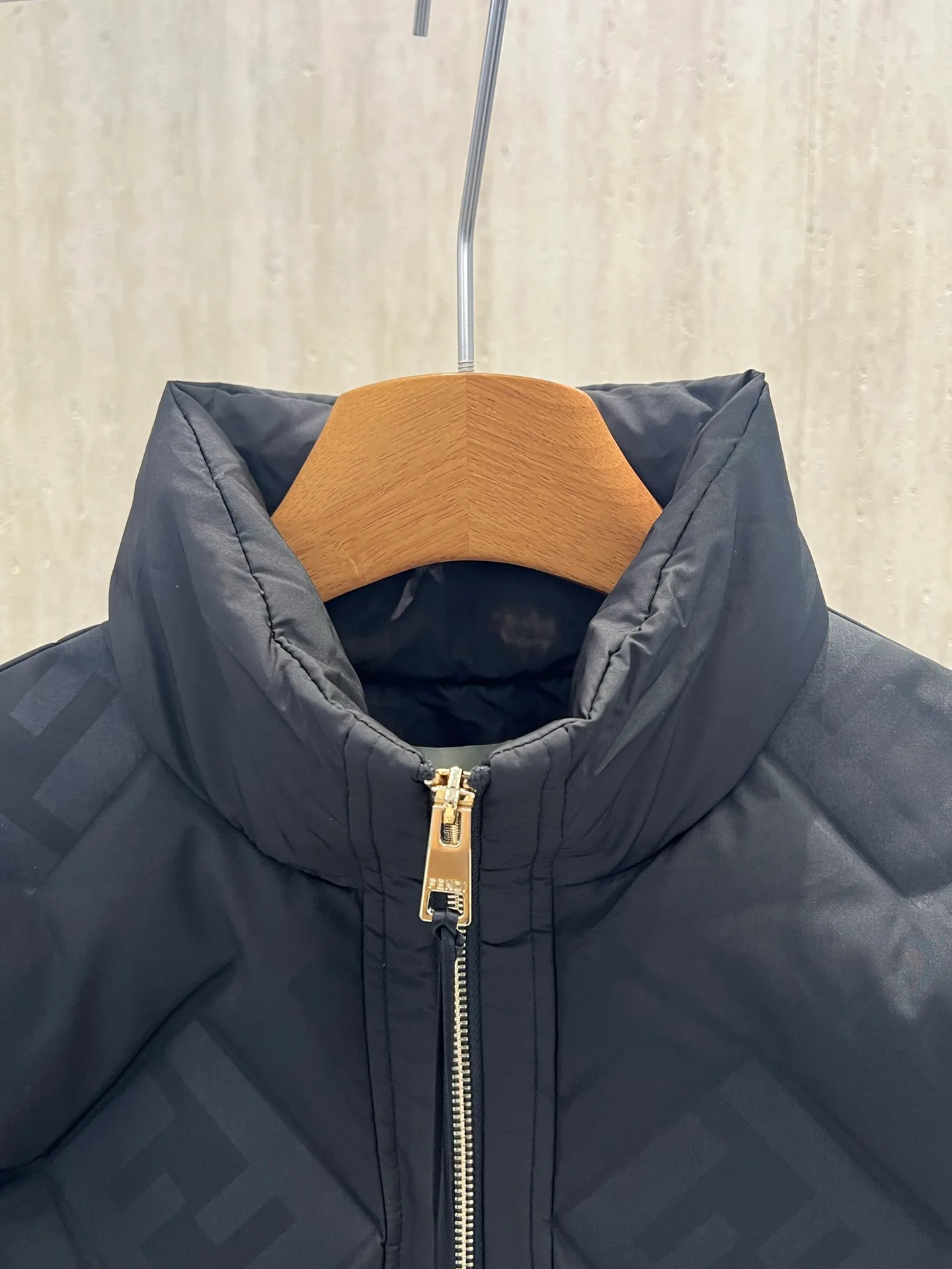 Куртки И Пуховики Женские Fendi 18617157