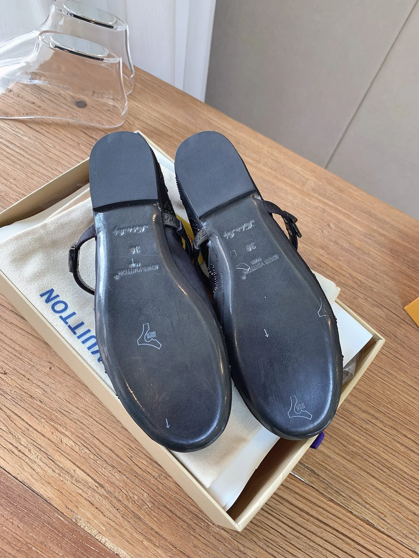 Балетки Женские Louis Vuitton 18365400