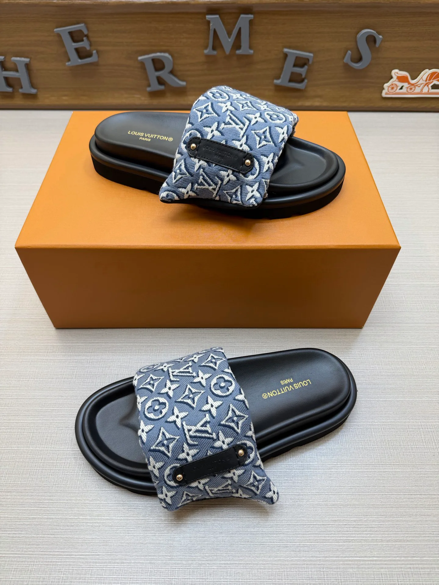 Шлепанцы Женские Louis Vuitton 18011824