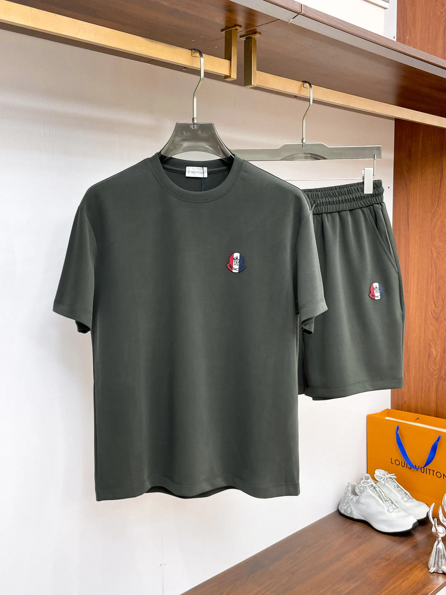 Куртки И Пуховики Мужские Moncler 13255782