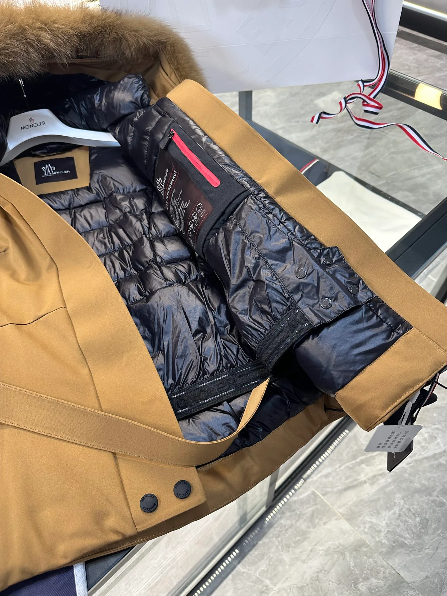 Куртки И Пуховики Женские Moncler 19629399