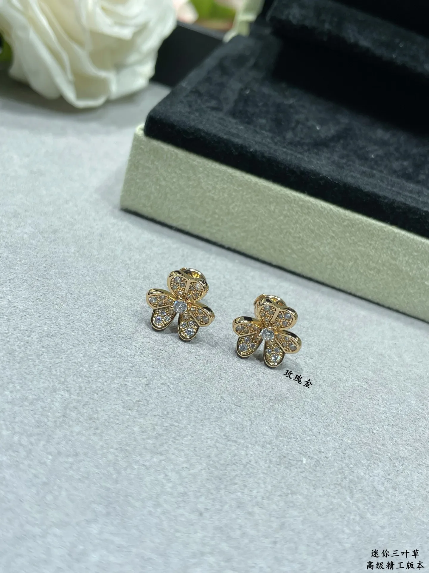 Бижутерия Van Cleef & Arpels 817659