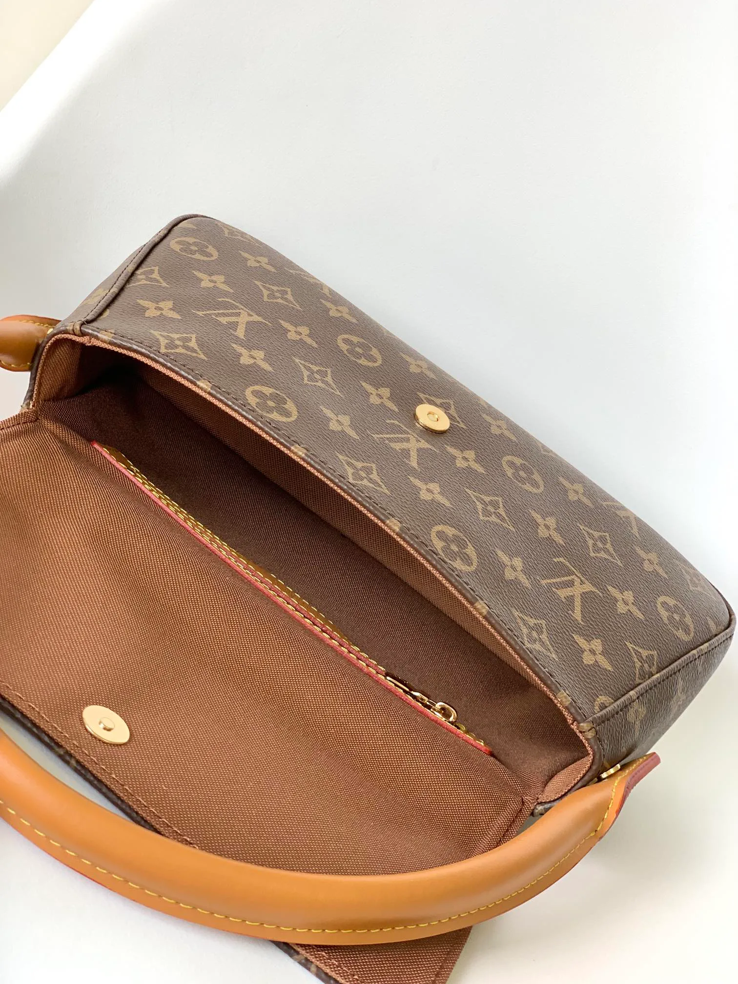 Классические Сумки Женские Louis Vuitton 13435272