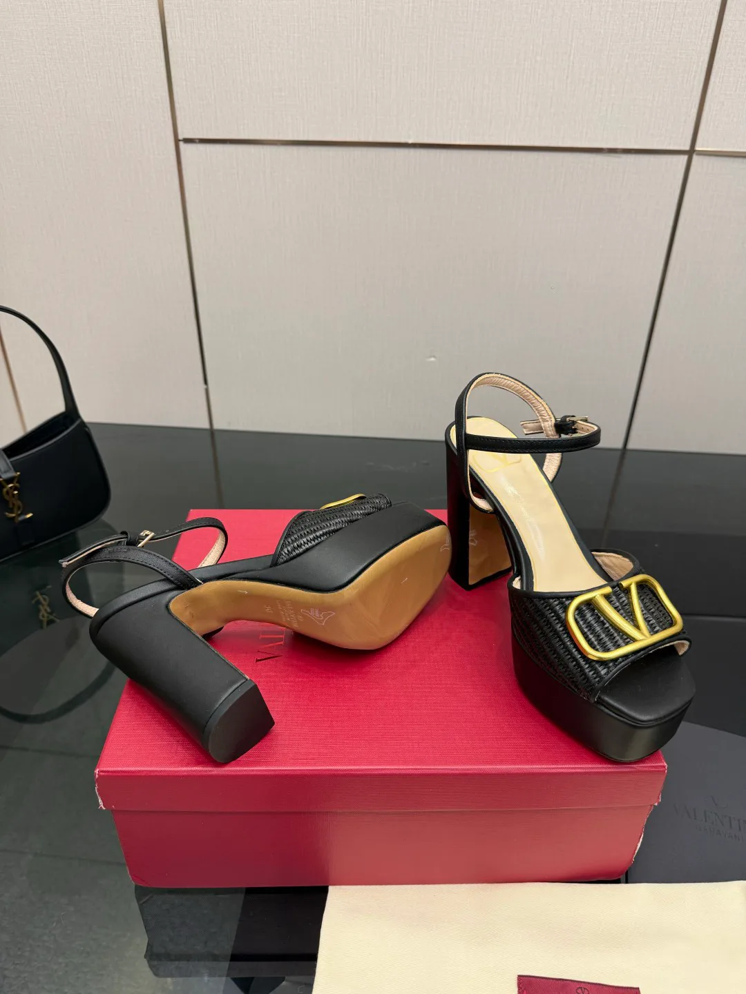 Босоножки Женские Valentino 13241319