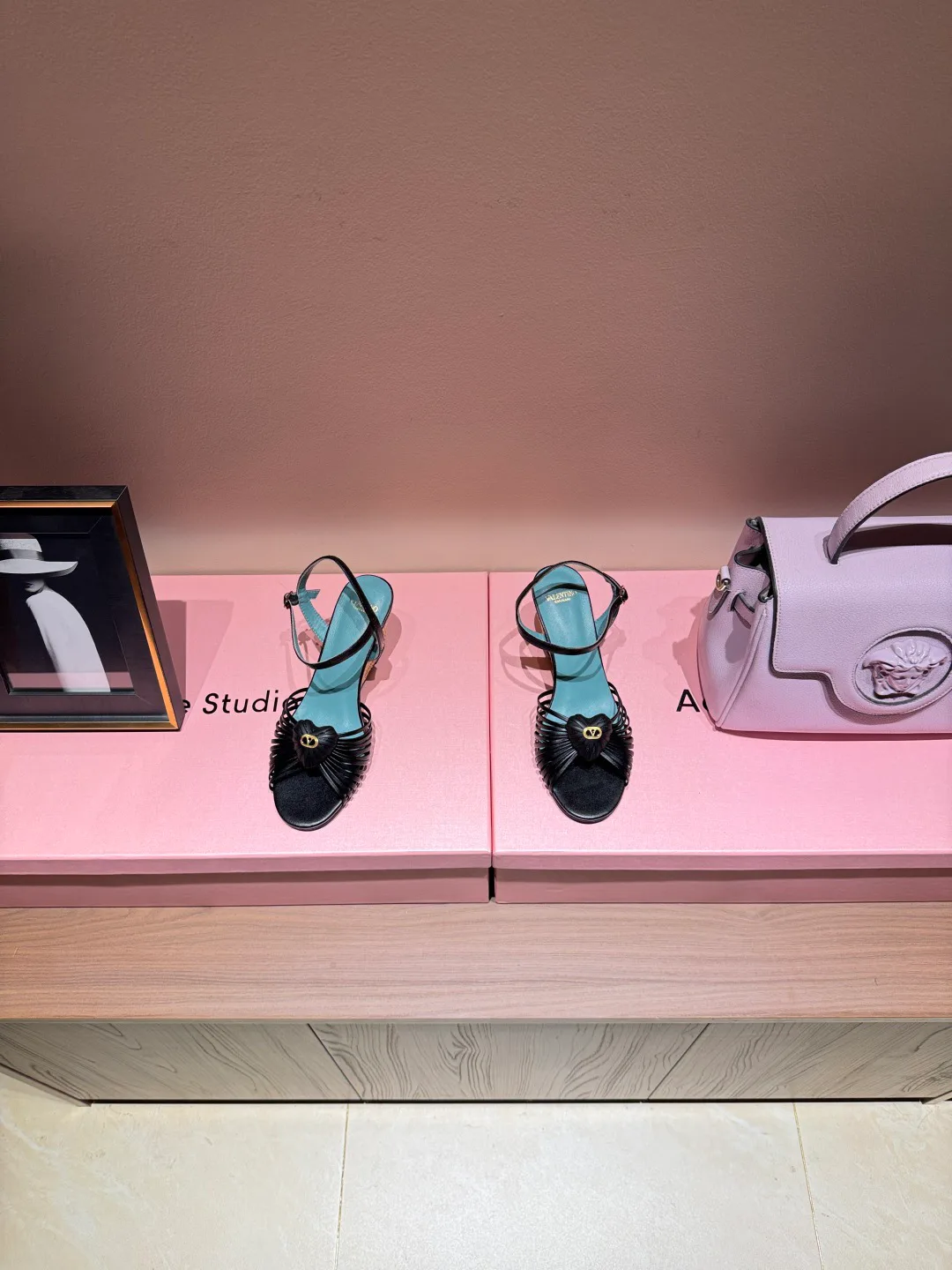 Босоножки Женские Valentino 17968669