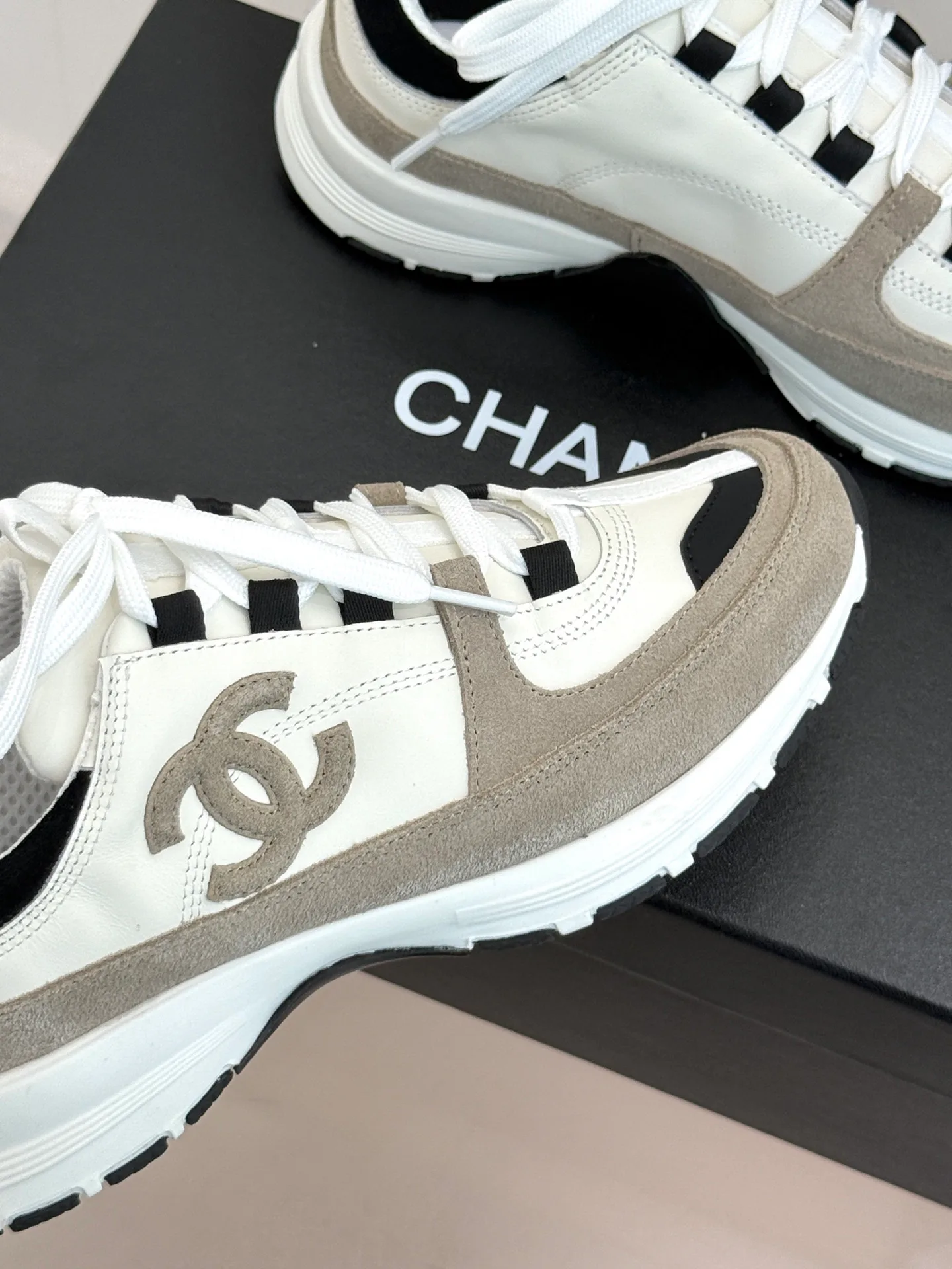 Кроссовки Женские Chanel 19208410