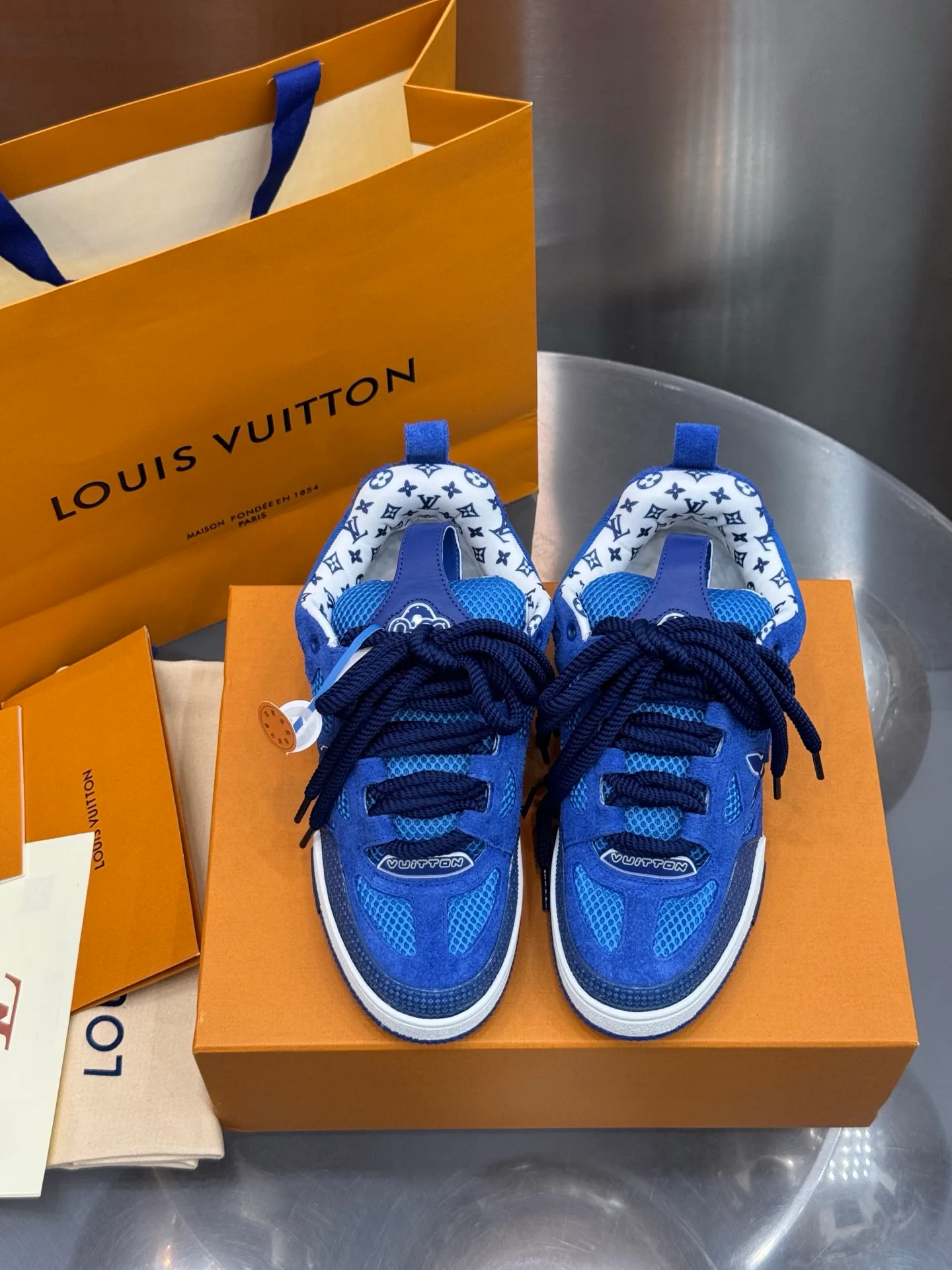 Кроссовки Мужские Louis Vuitton 19073411