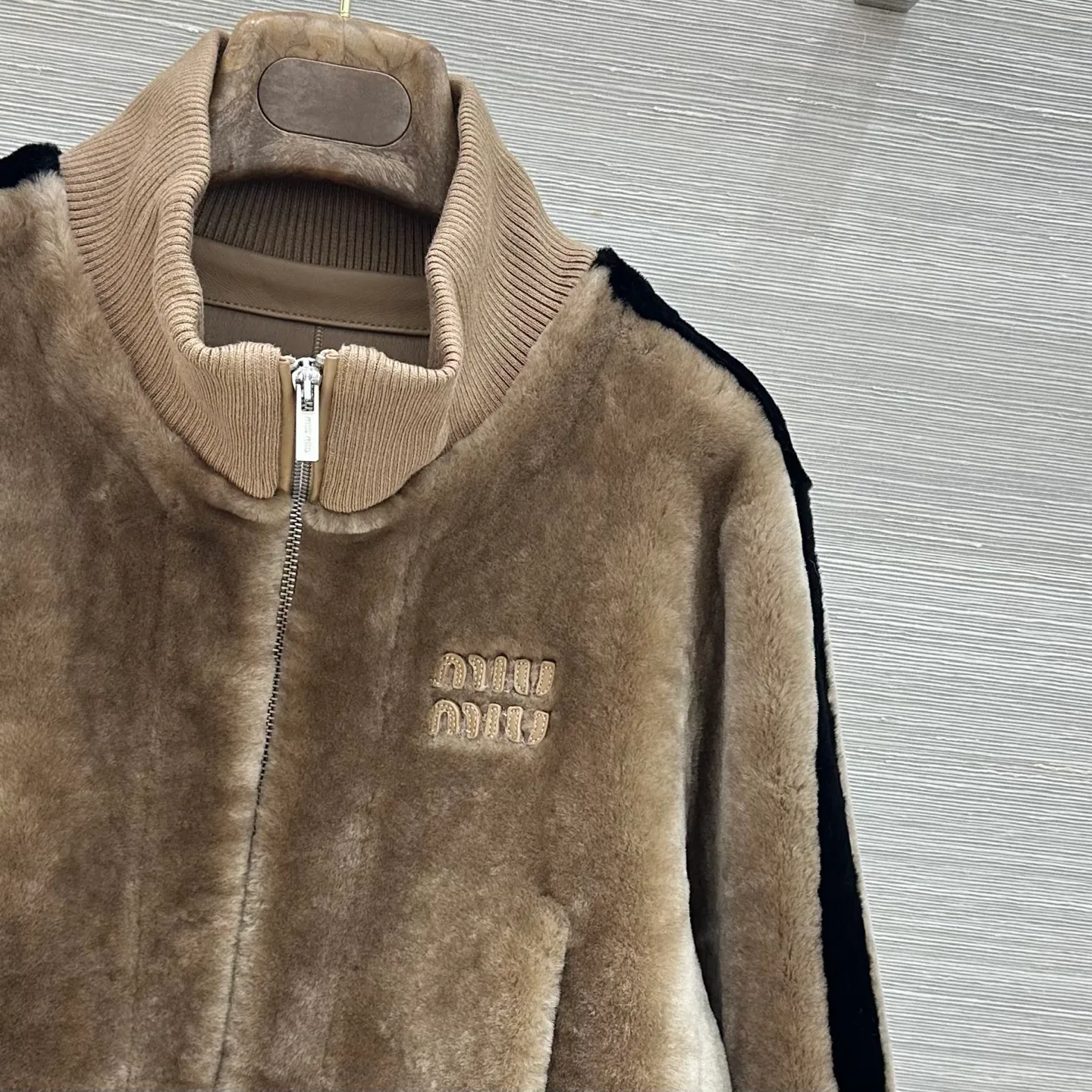 Кожаные Куртки И Дублёнки Женские Miu Miu 18503506