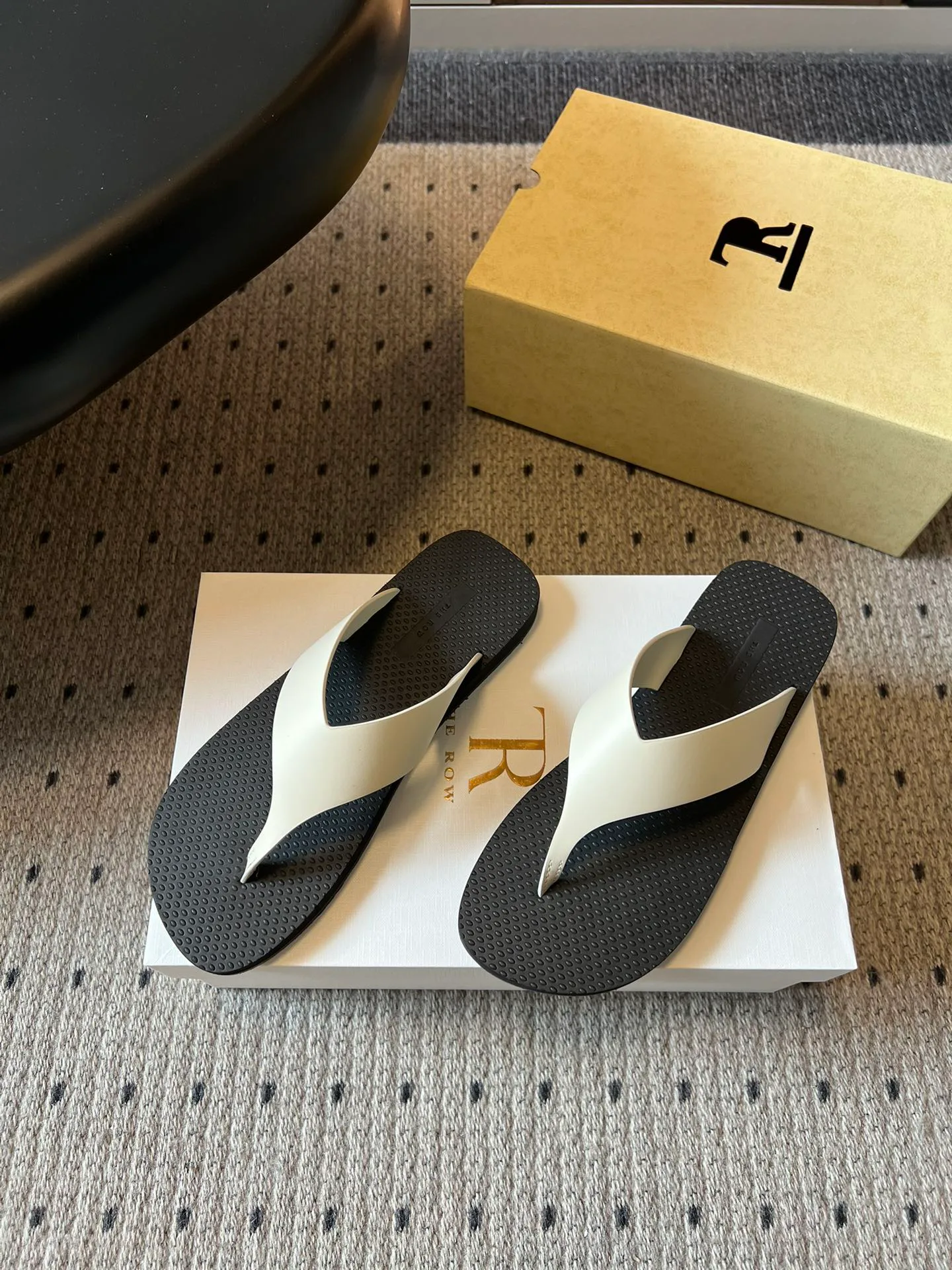 Шлепанцы Женские The Row 11850678