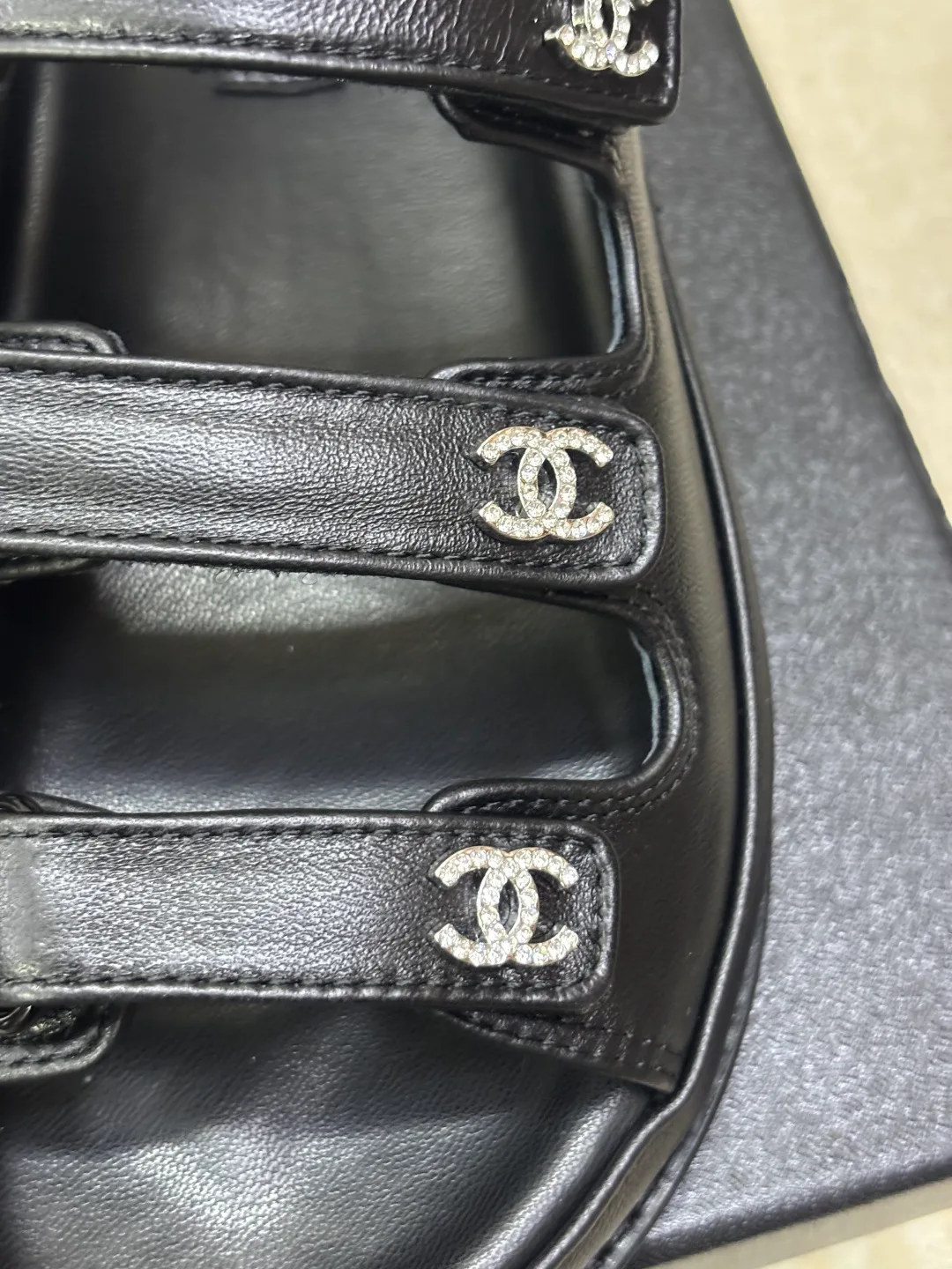 Босоножки Женские Chanel 17778420