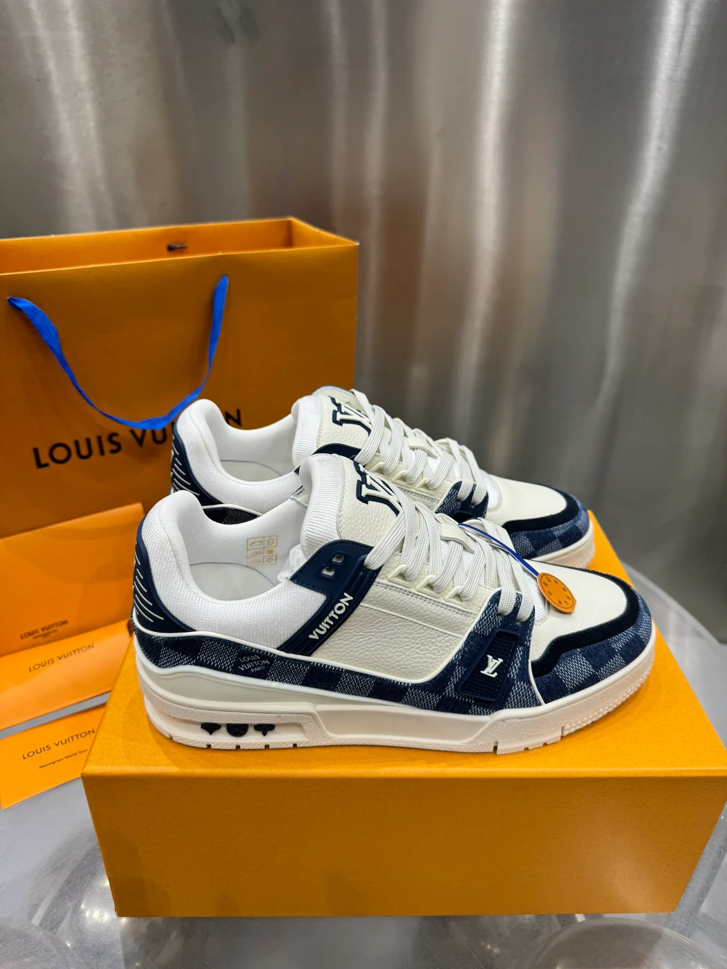 Кроссовки Женские Louis Vuitton 19073368