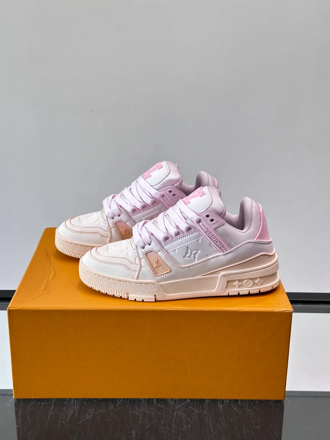 Кроссовки Женские Louis Vuitton 12797000