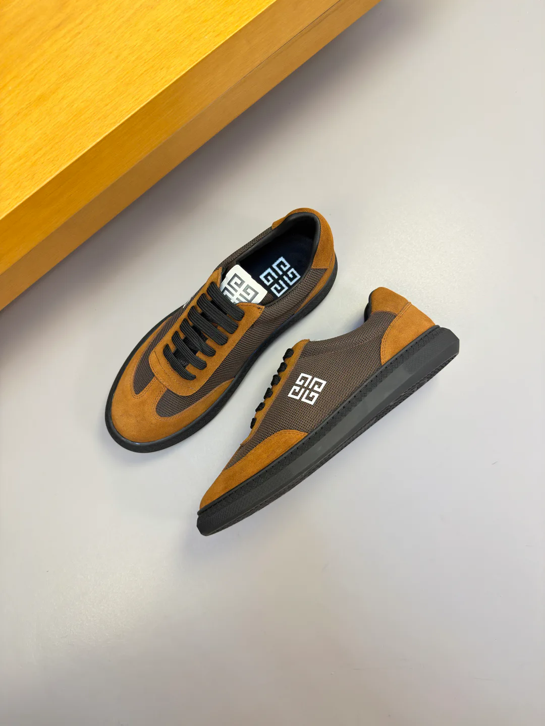 Кроссовки Женские Givenchy 18580624