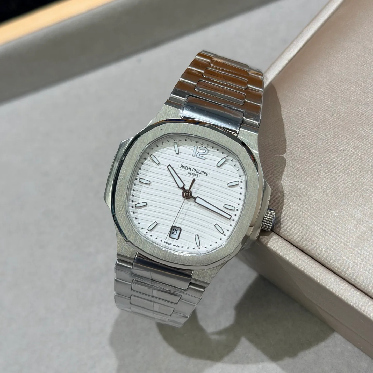 Часы Женские Patek Philippe 17870337