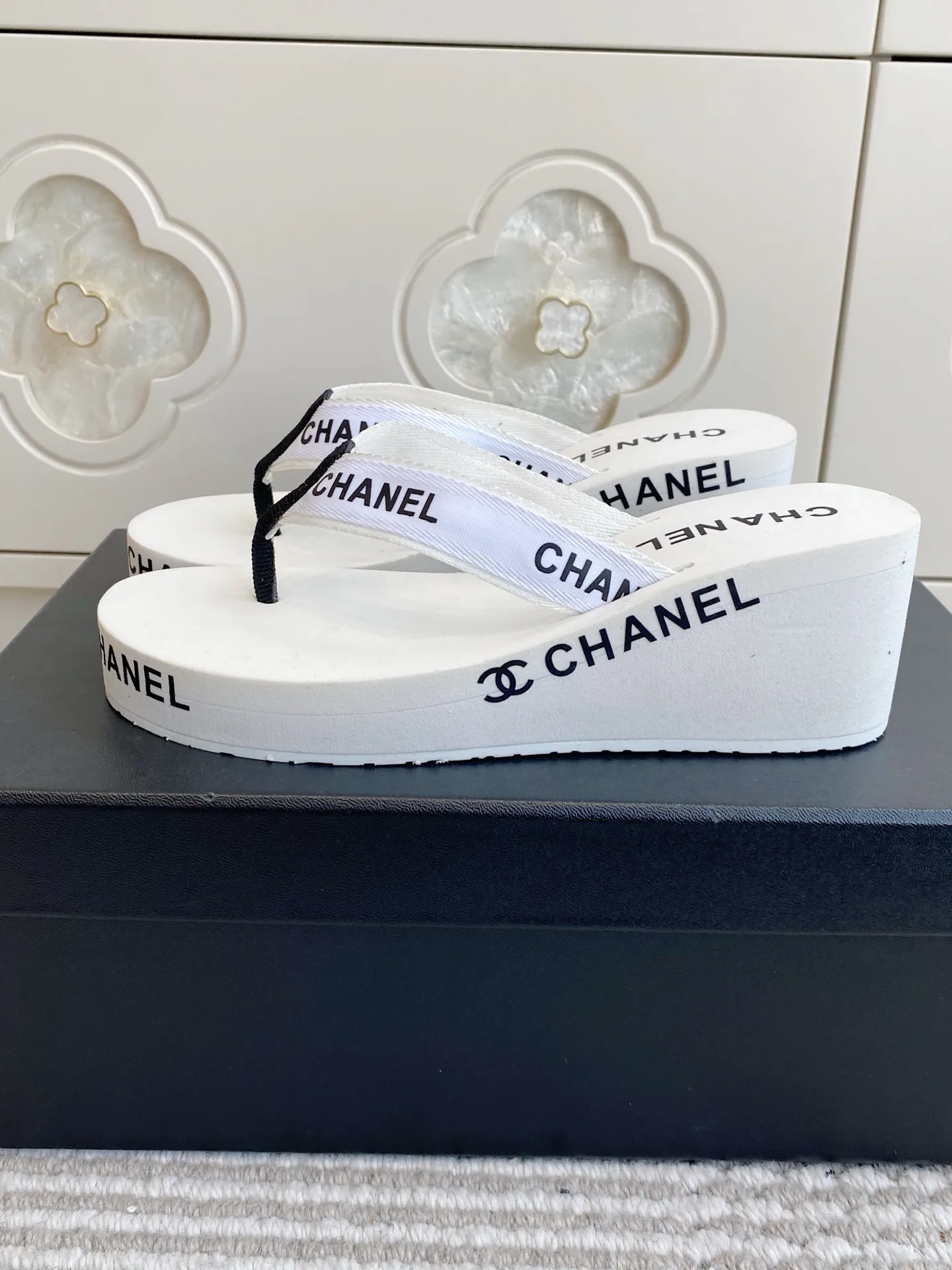 Шлепанцы Женские Chanel 11909760