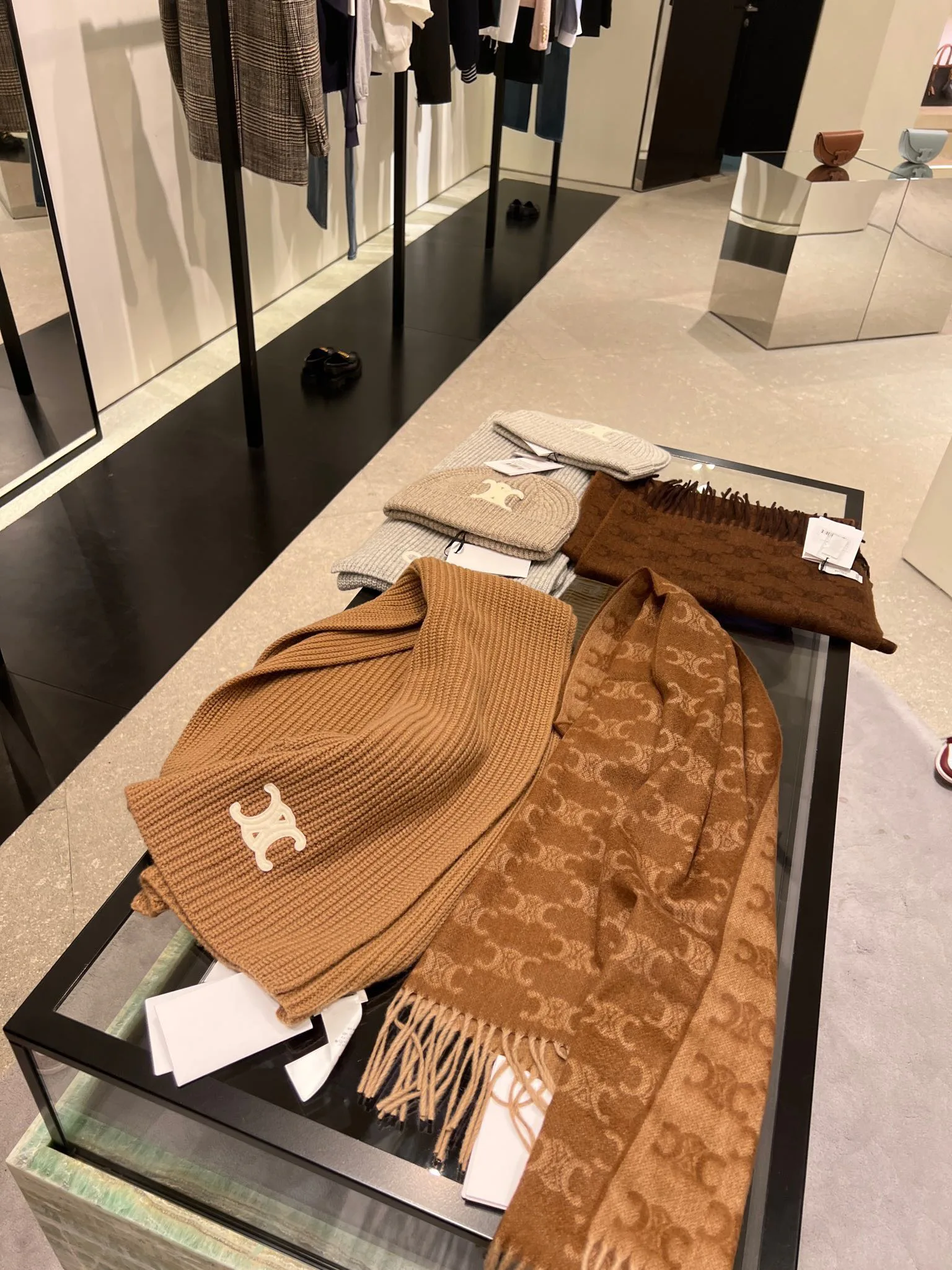 Шарфы Salvatore Ferragamo 2232