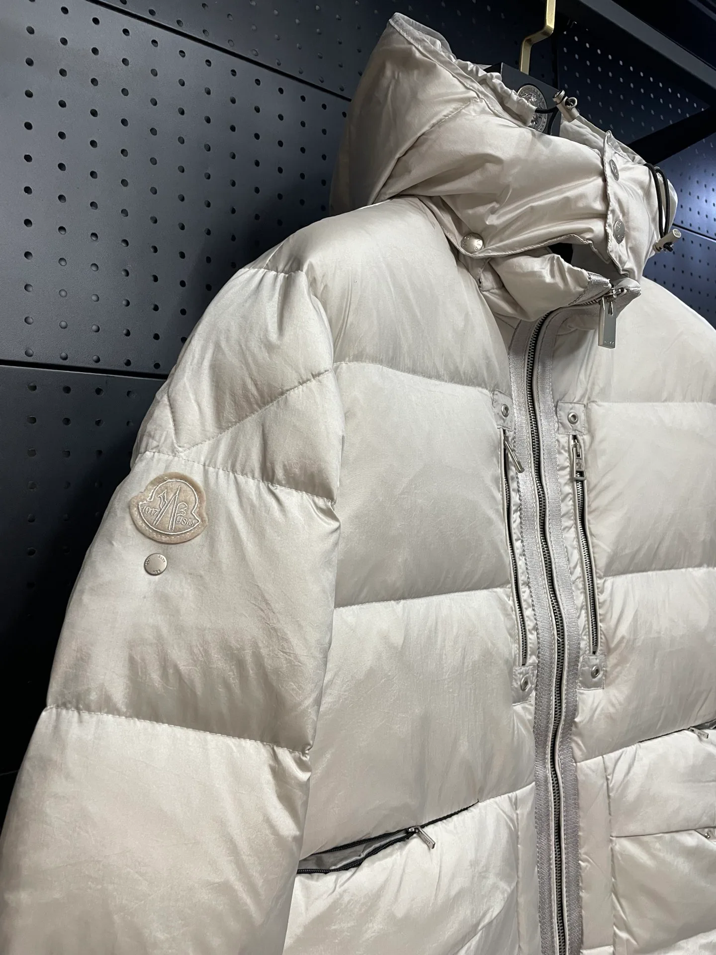 Куртки И Пуховики Мужские Moncler 384111