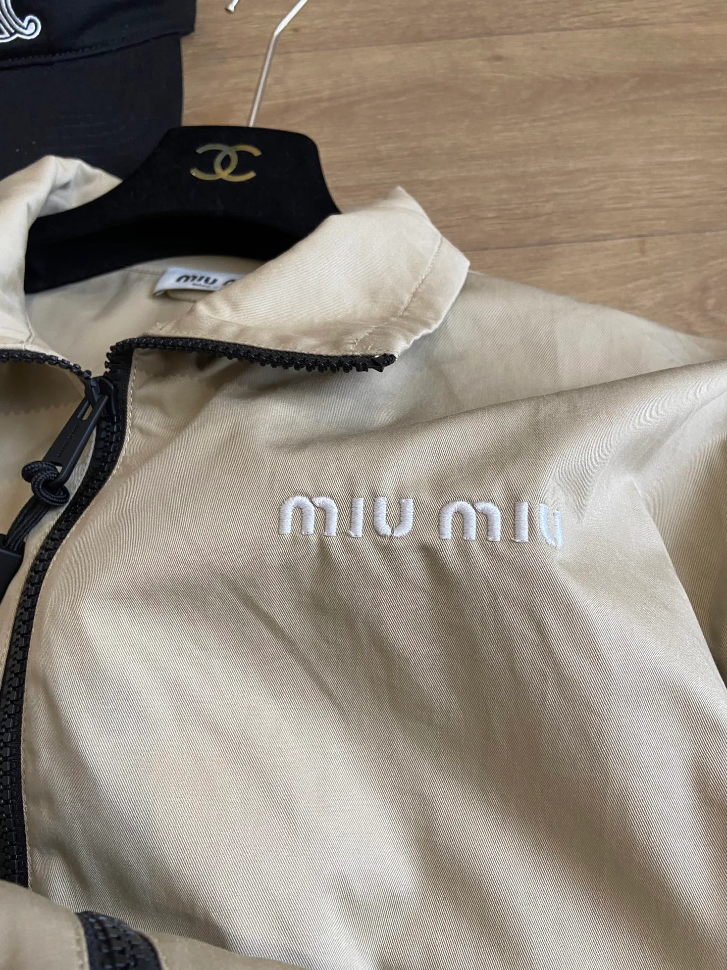 Куртки И Пуховики Женские Miu Miu 17687386