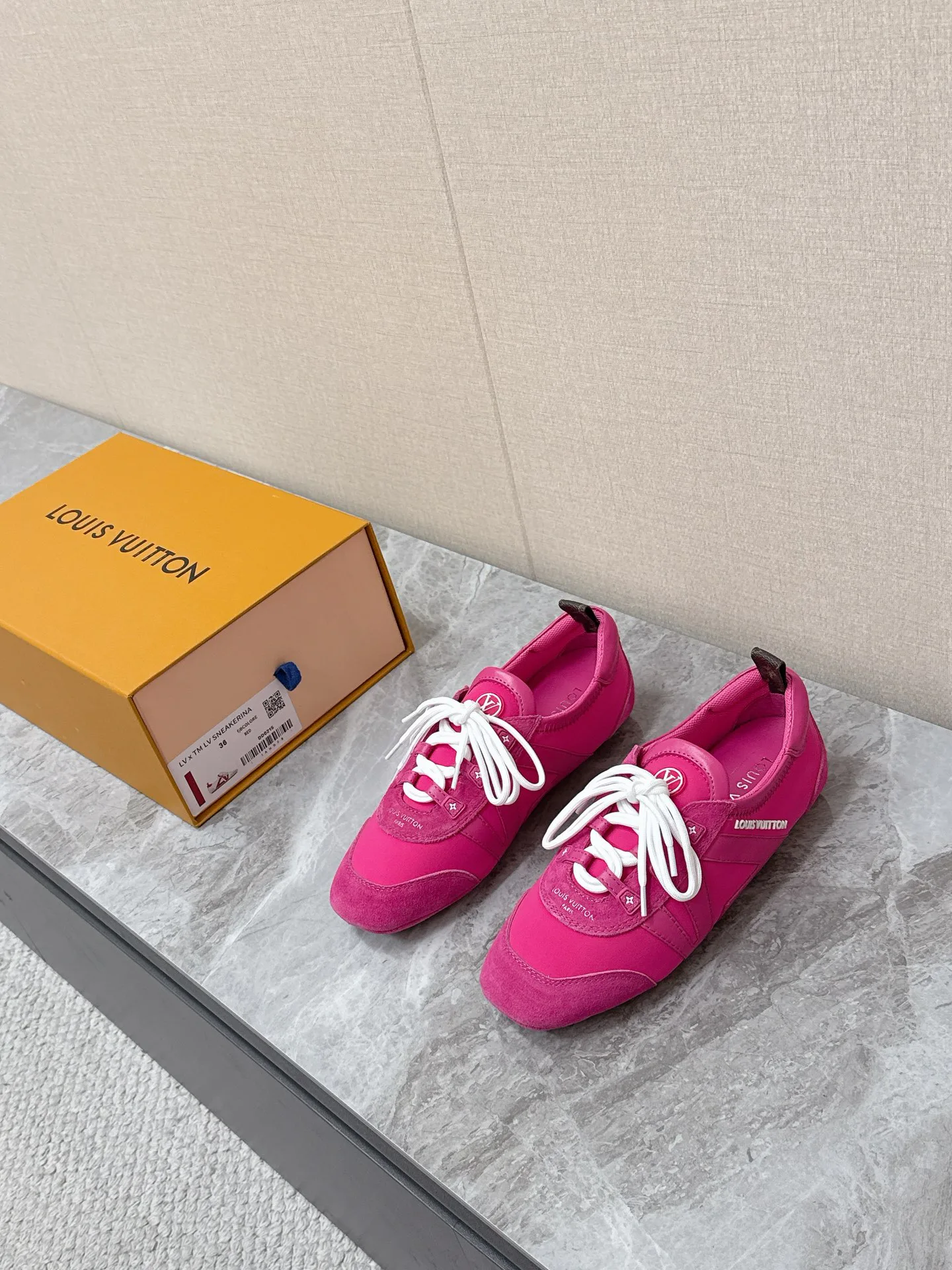 Кроссовки Женские Louis Vuitton 2625306