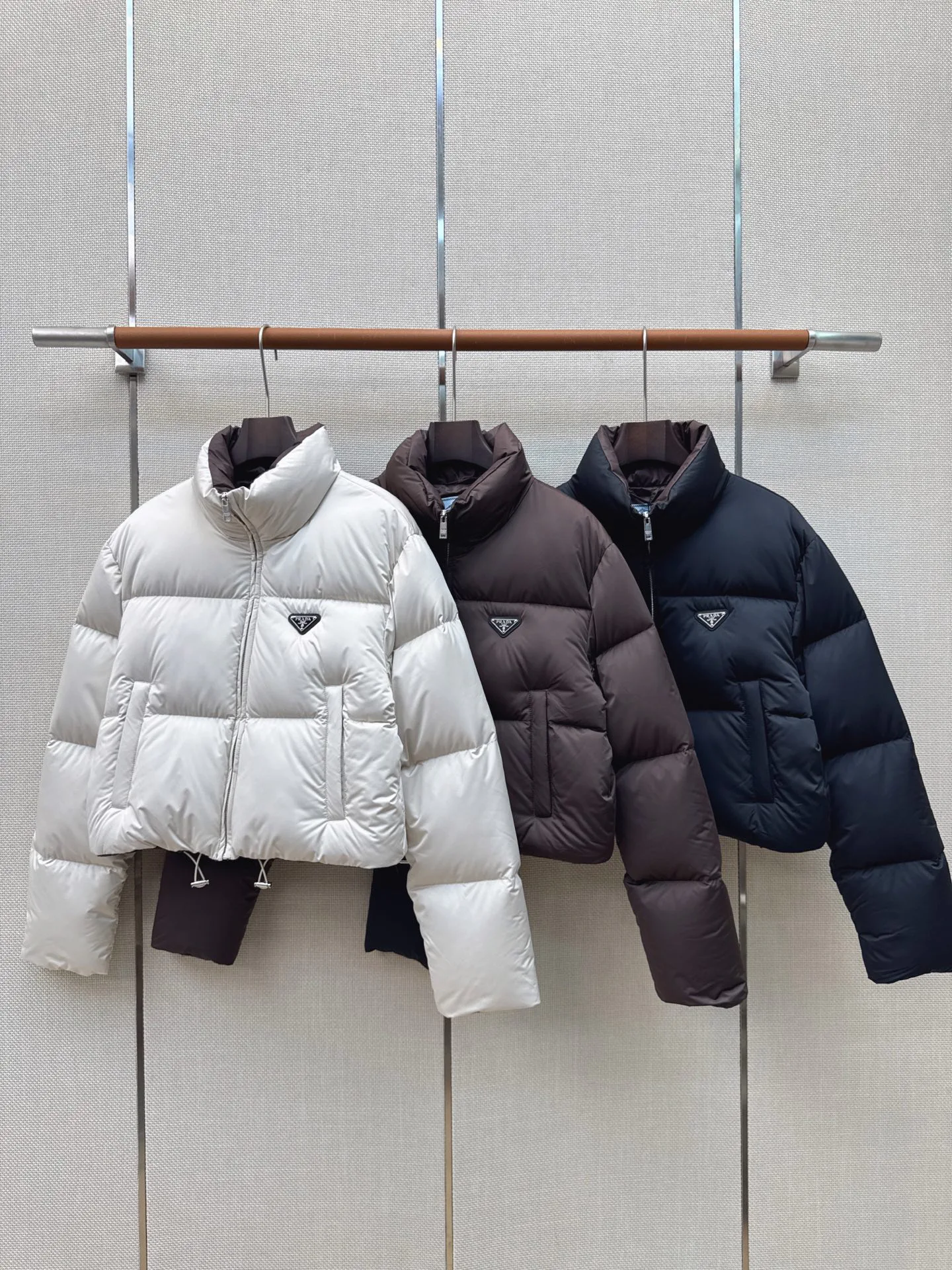 Куртки И Пуховики Женские Prada 18328141