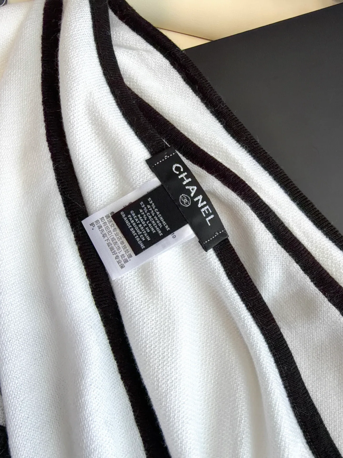 Шарфы Chanel 18675759